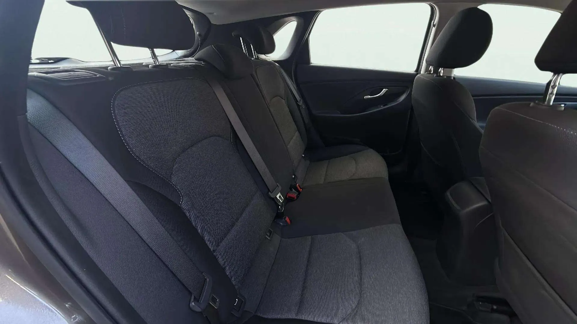 Hyundai i30 1.5 DPI Essence - foto 20