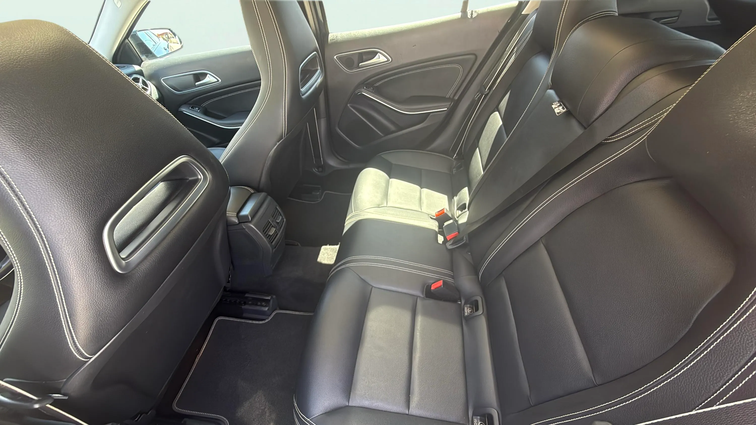 Mercedes-Benz GLA 200 - foto 17