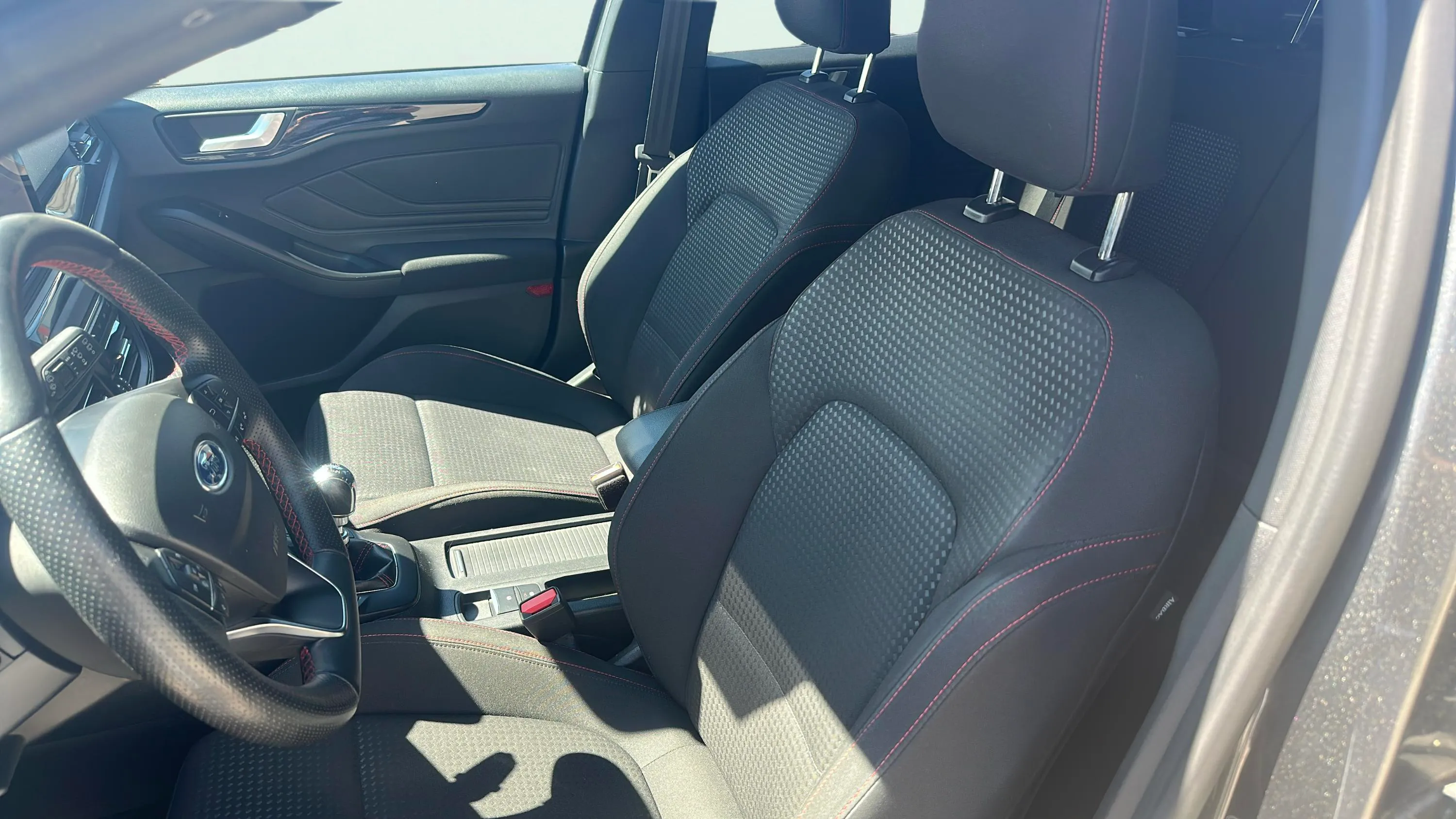 Ford Focus 1.0 EcoBoost MHEV ST-Line - foto 15