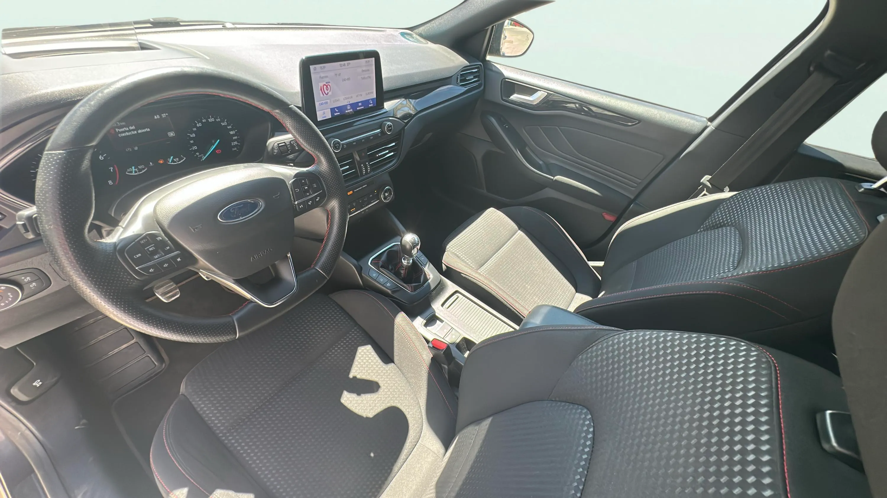Ford Focus 1.0 EcoBoost MHEV ST-Line - foto 9