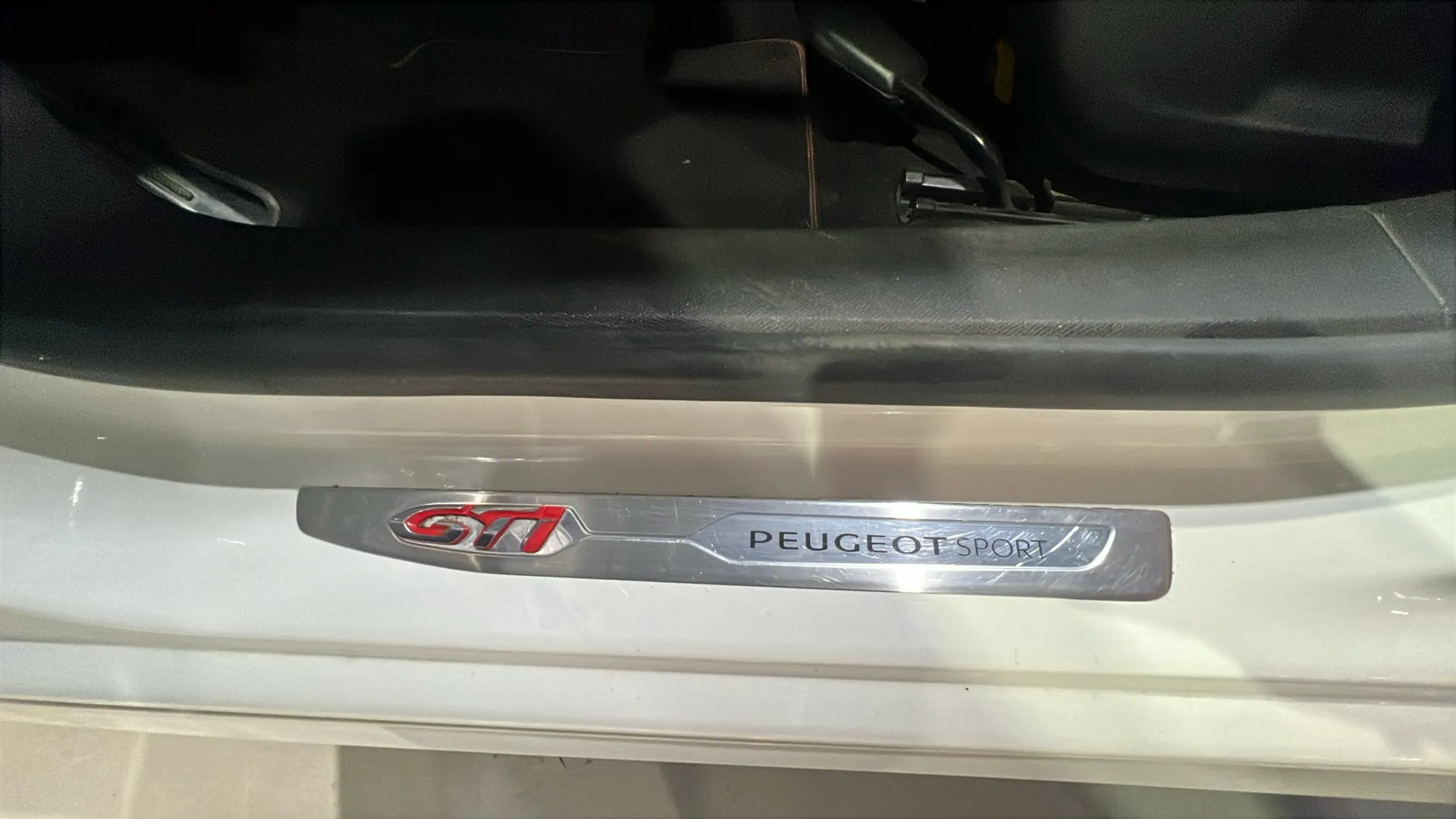 Peugeot 308 GT PureTech EAT8 - foto 12
