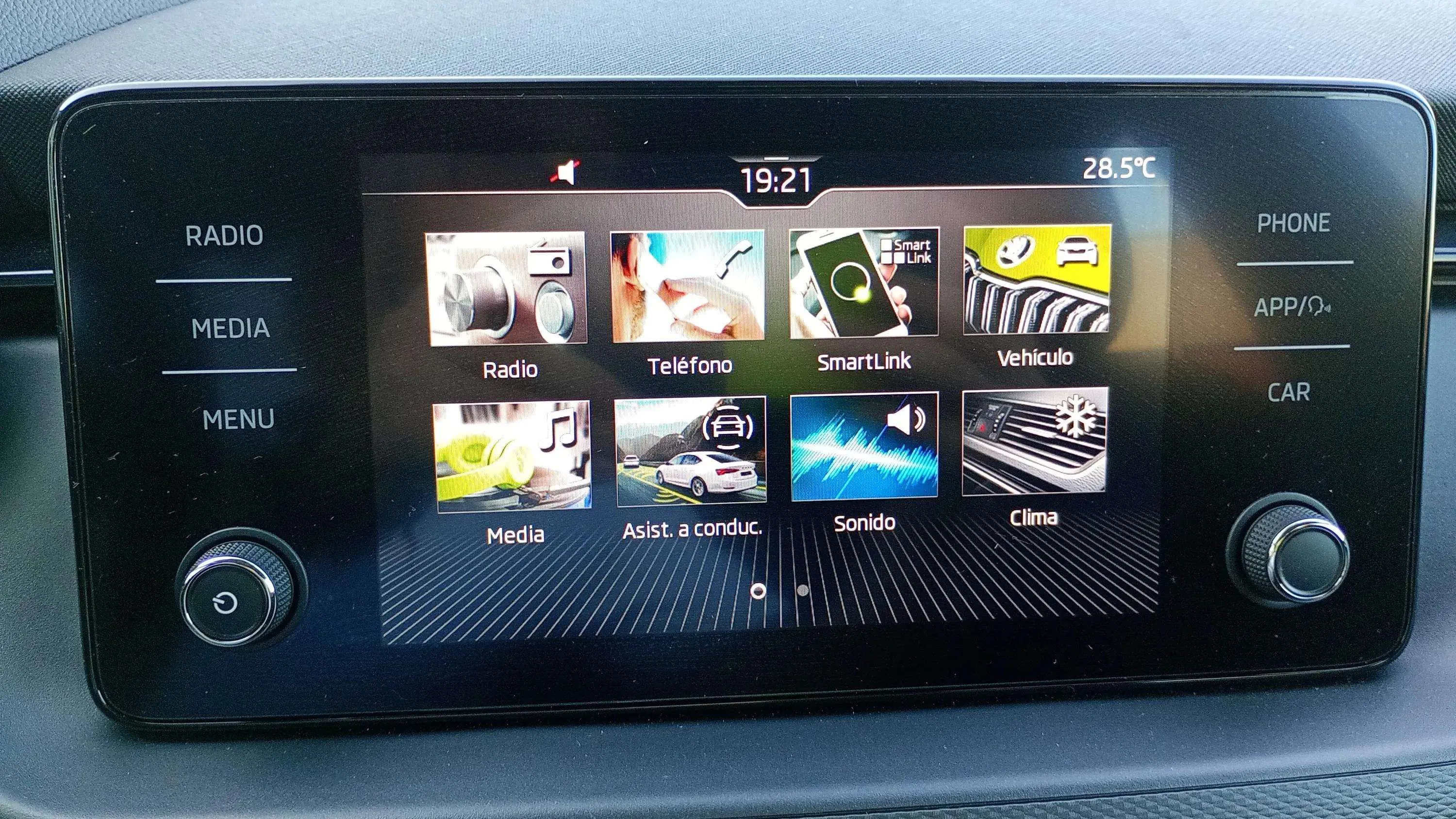 Škoda Kamiq 1.0 TSI DSG Ambition - foto 21