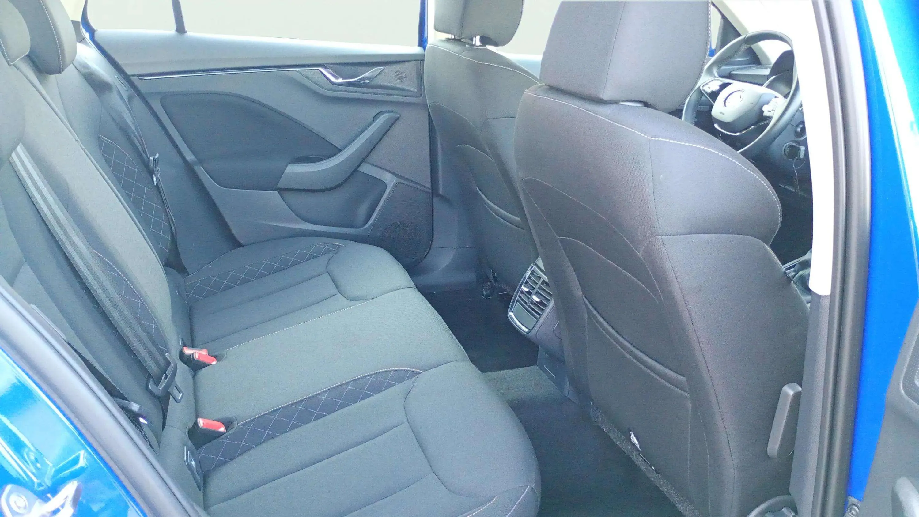 Škoda Kamiq 1.0 TSI DSG Ambition - foto 16