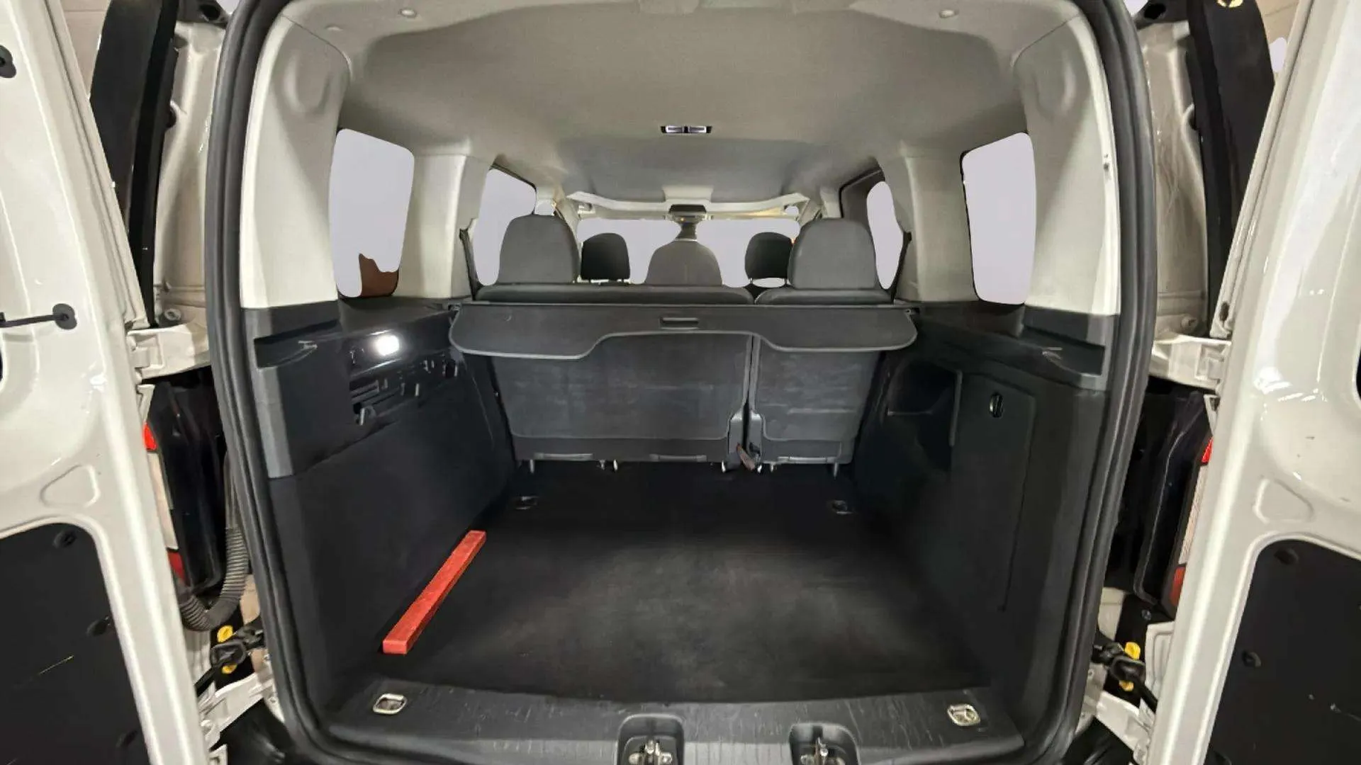 Volkswagen Caddy California 2.0 TDI - foto 14