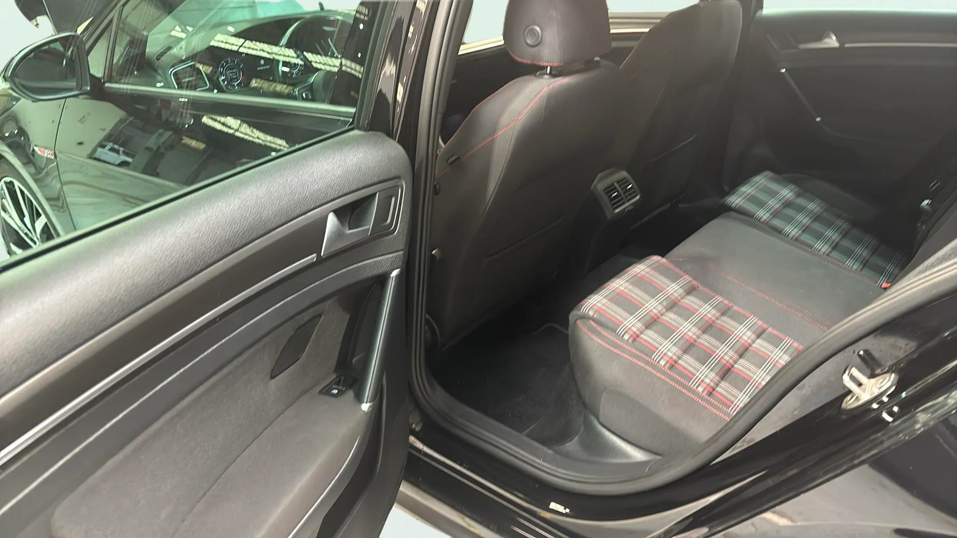 Volkswagen Golf GTI Performance 2.0 TSI DSG - foto 21