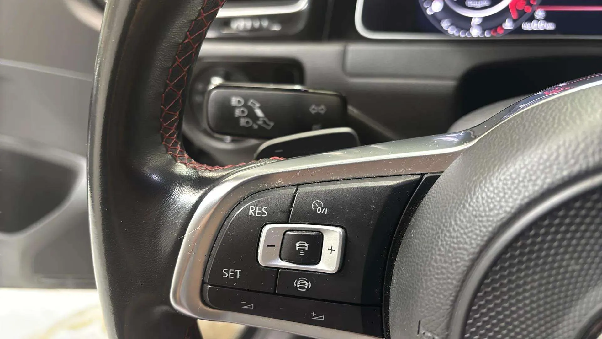 Volkswagen Golf GTI Performance 2.0 TSI DSG - foto 12