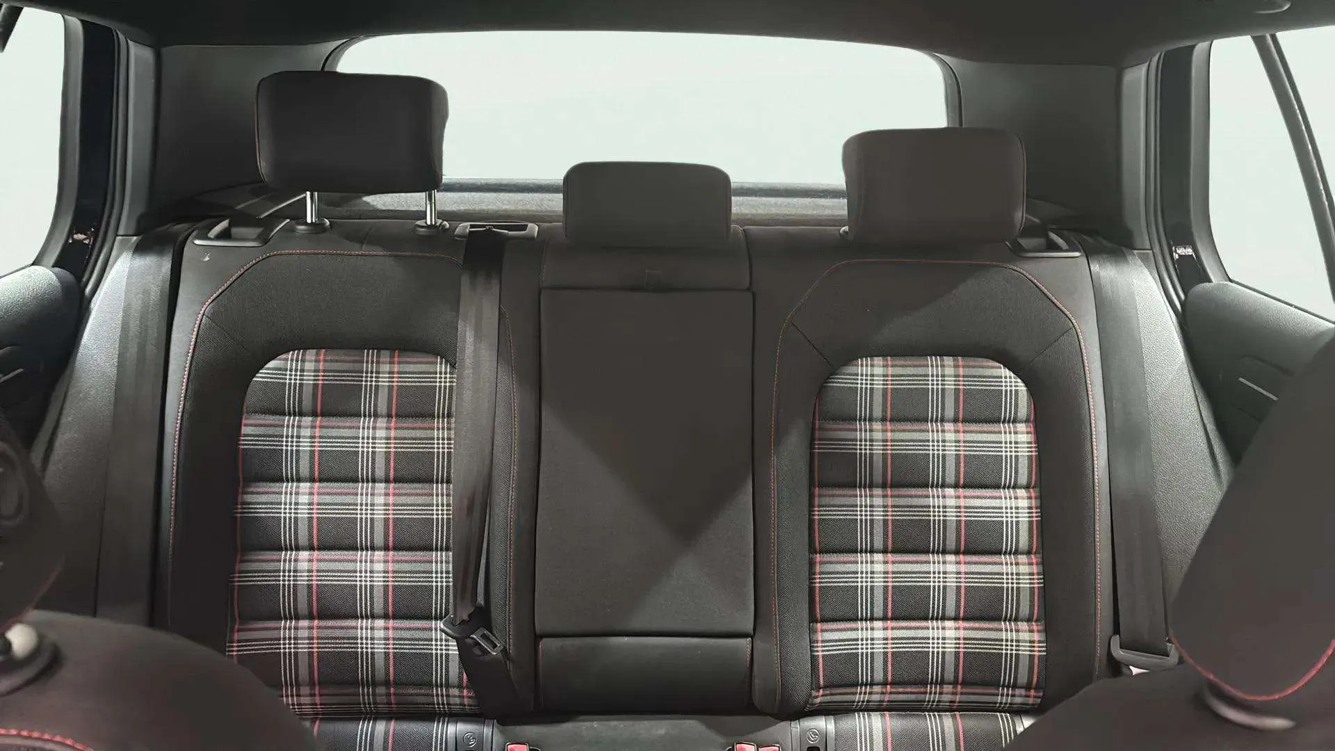 Volkswagen Golf GTI Performance 2.0 TSI DSG - foto 24