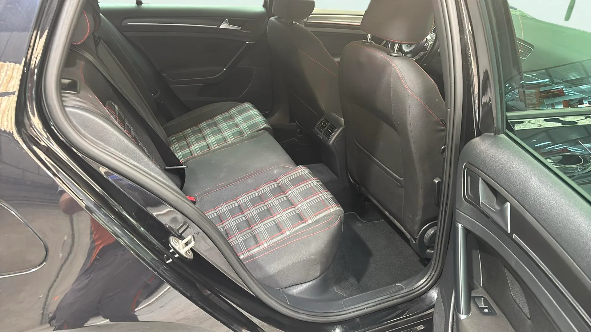 Volkswagen Golf GTI Performance 2.0 TSI DSG - foto 23