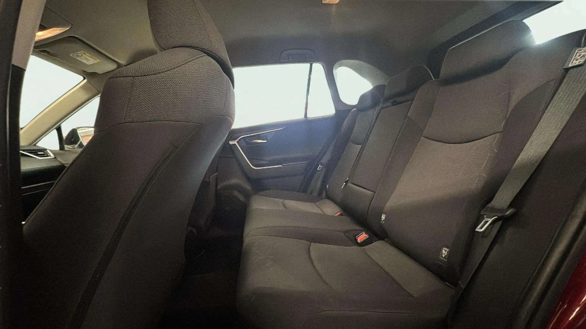 Toyota RAV4 2.5l 220H Advance - foto 16