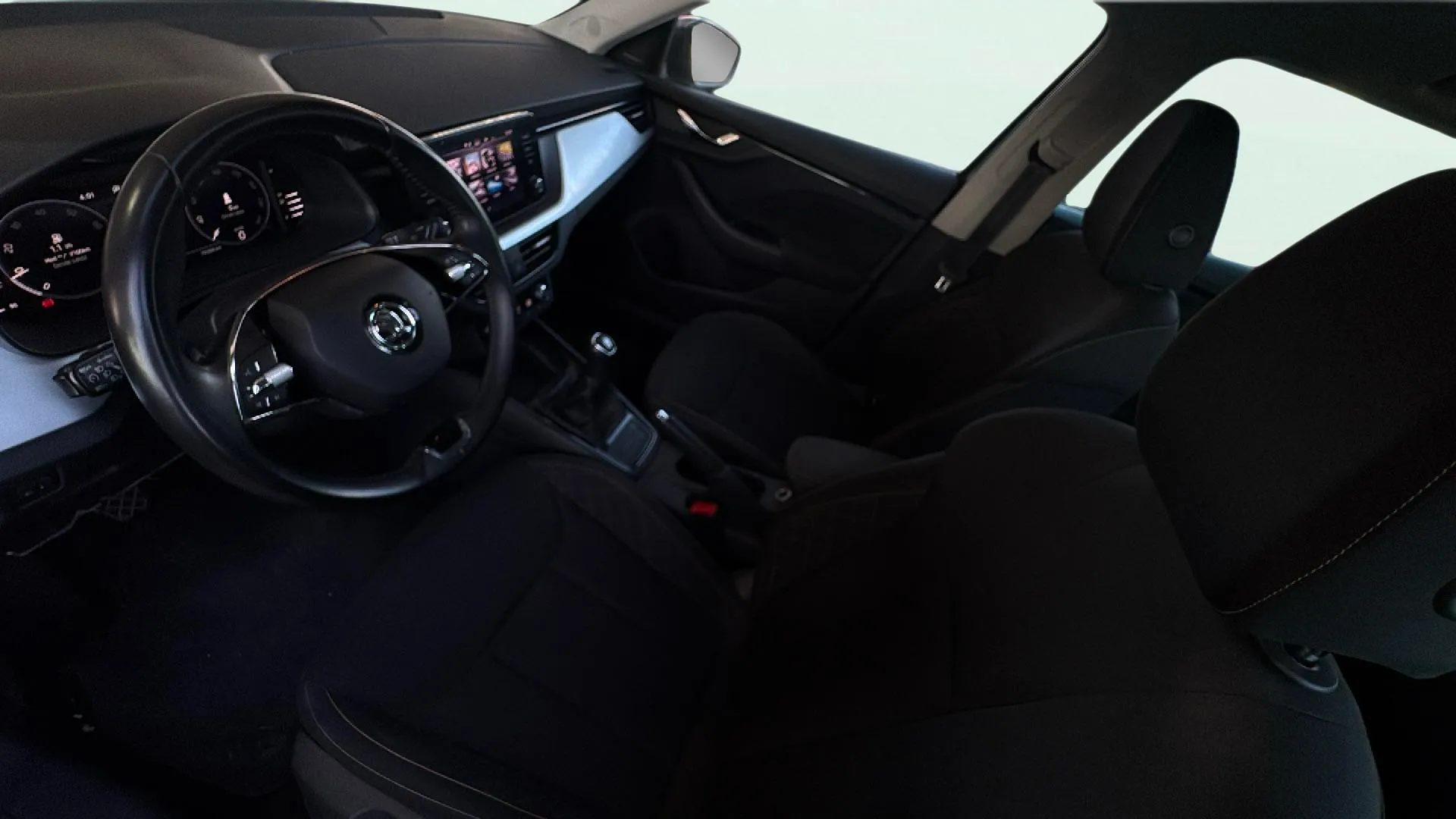 Škoda Kamiq 1.5 TSI DSG Ambition - foto 18
