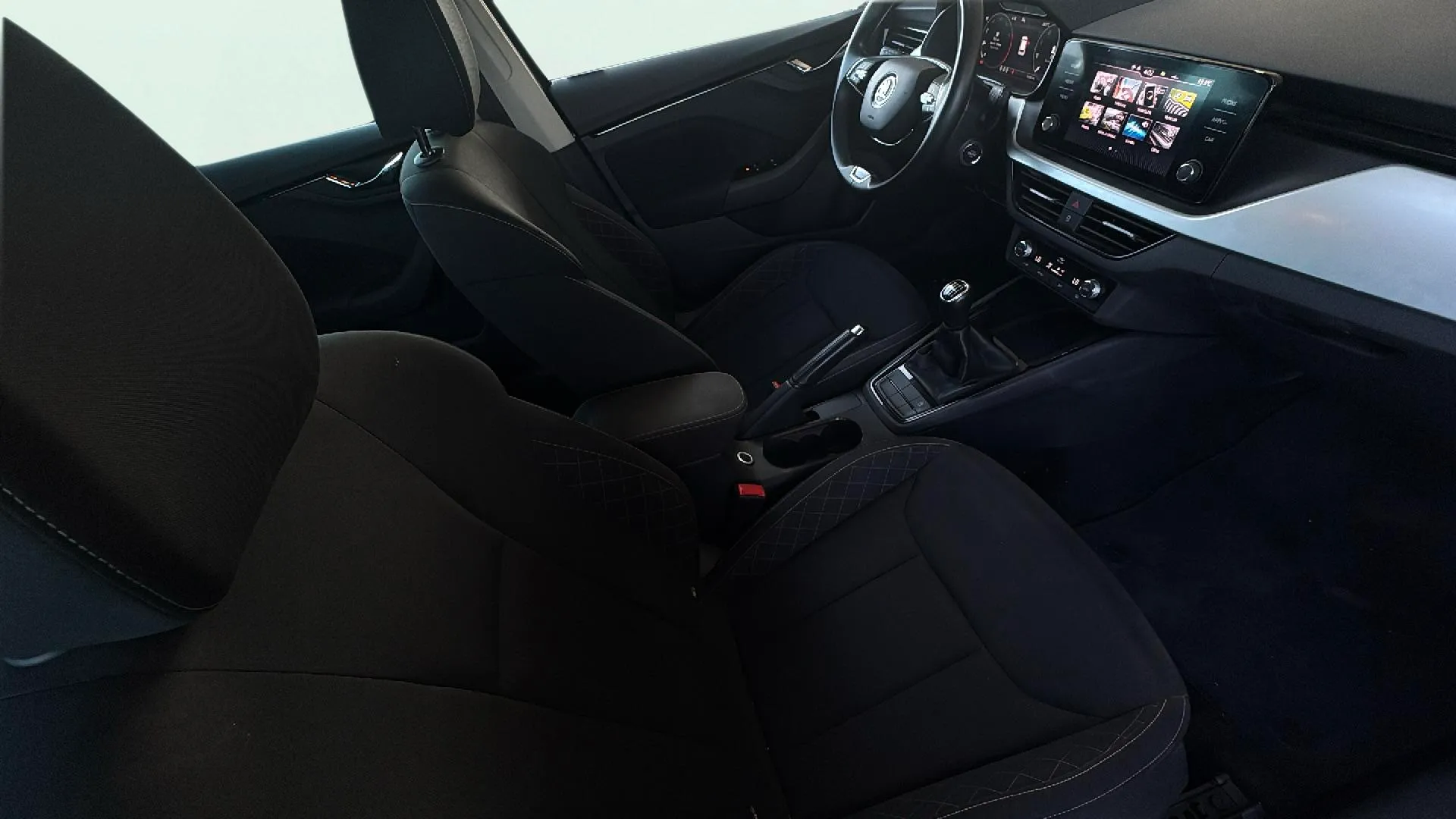 Škoda Kamiq 1.5 TSI DSG Ambition - foto 16
