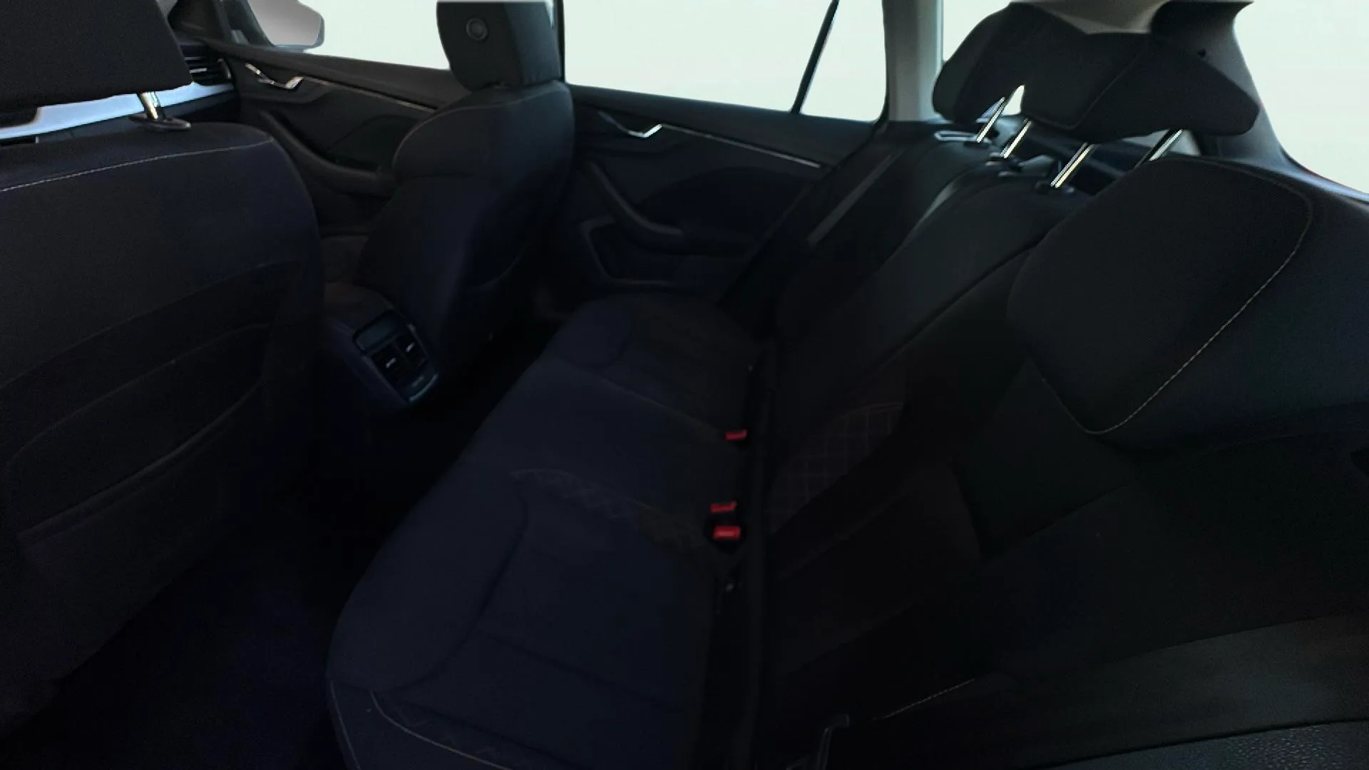 Škoda Kamiq 1.5 TSI DSG Ambition - foto 19