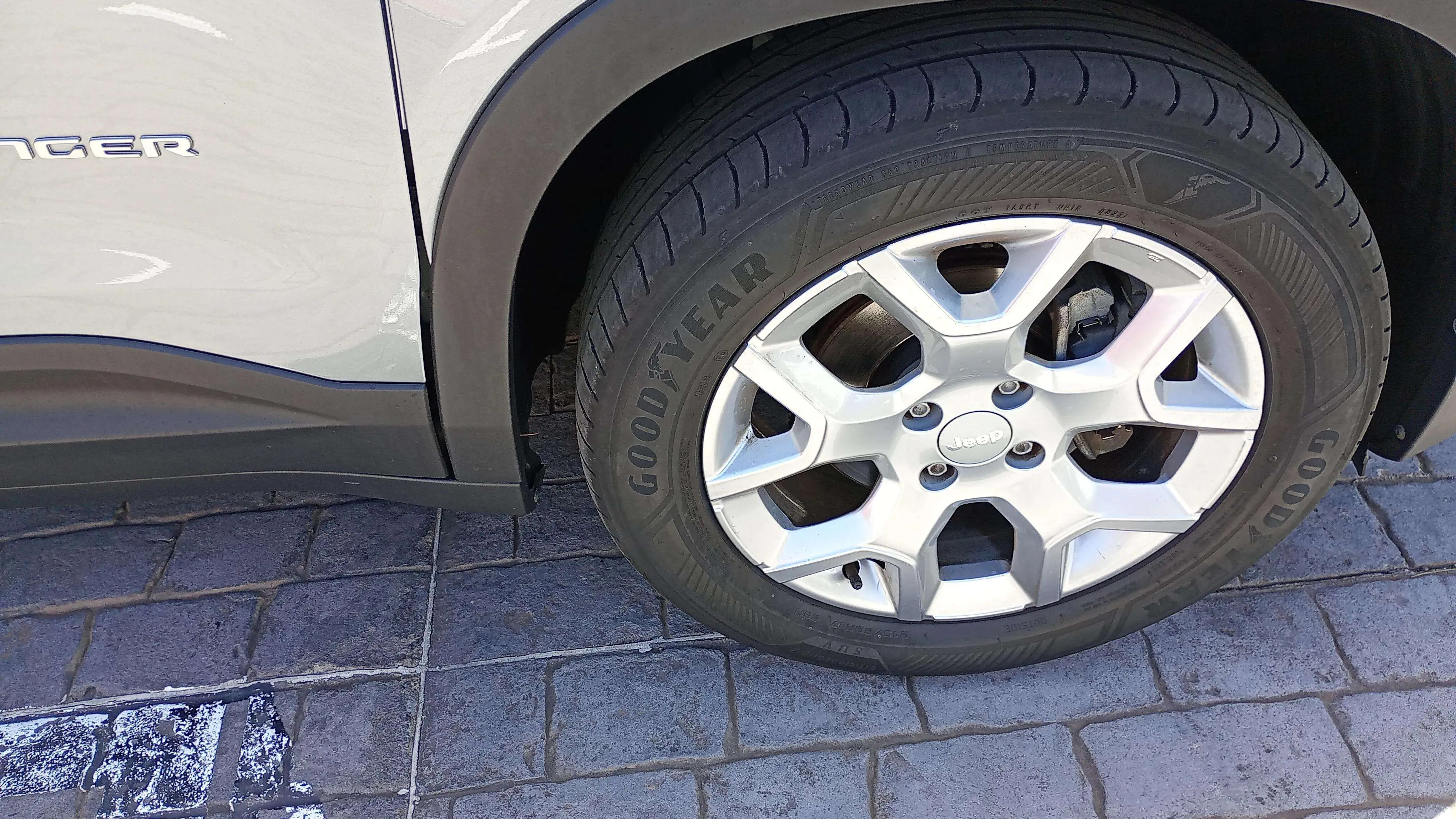 Jeep Avenger 1.2 G Altitude - foto 17
