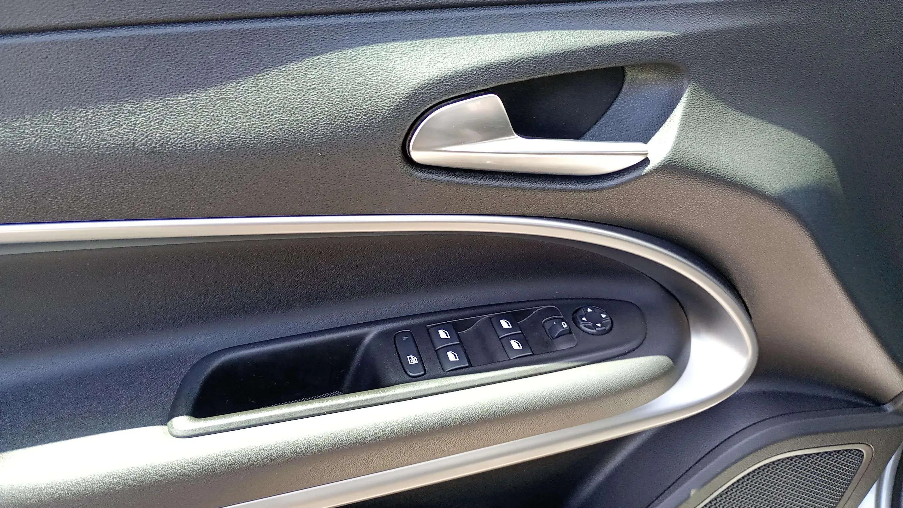 Jeep Avenger 1.2 G Altitude - foto 13