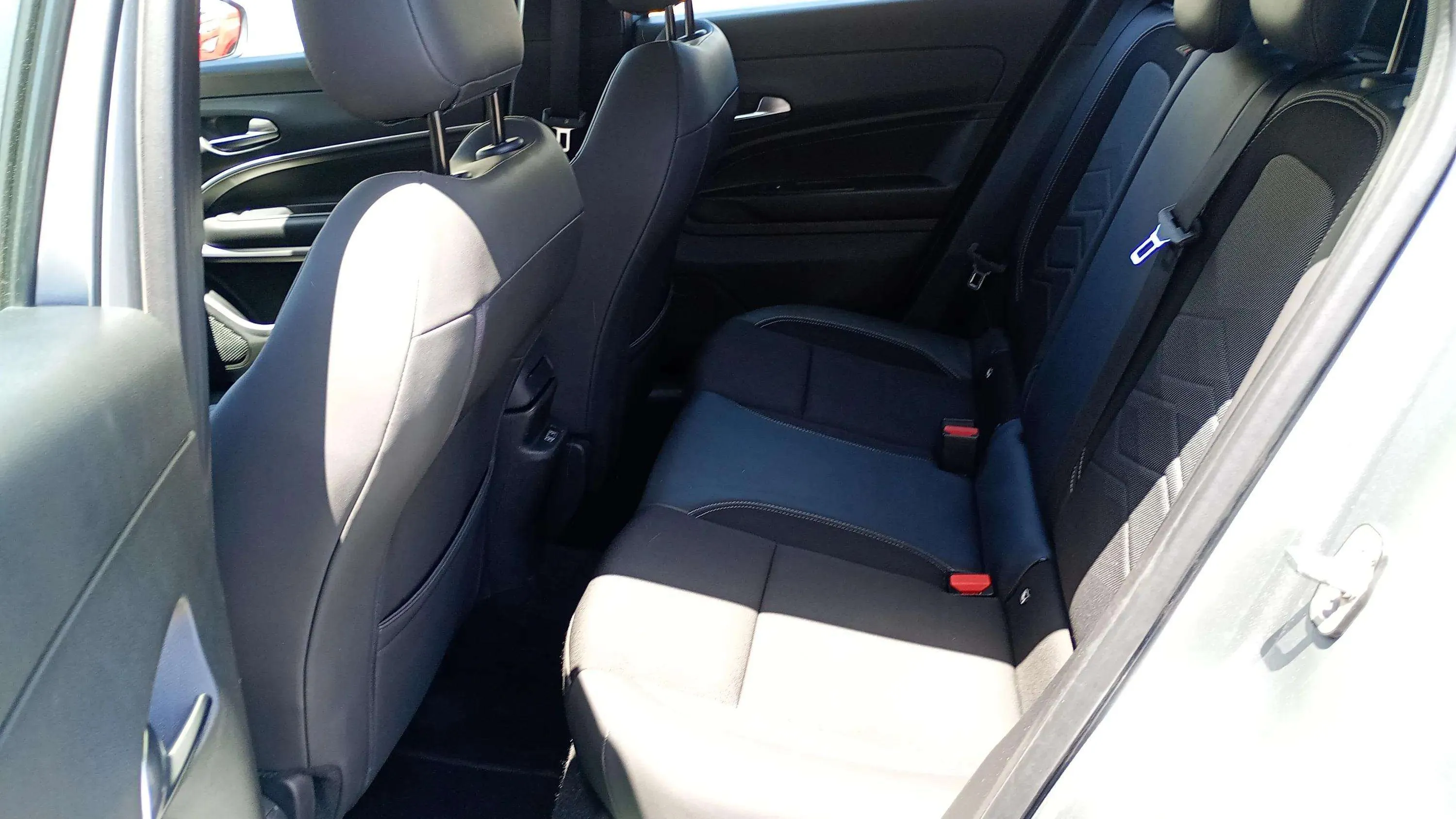 Jeep Avenger 1.2 G Altitude - foto 9