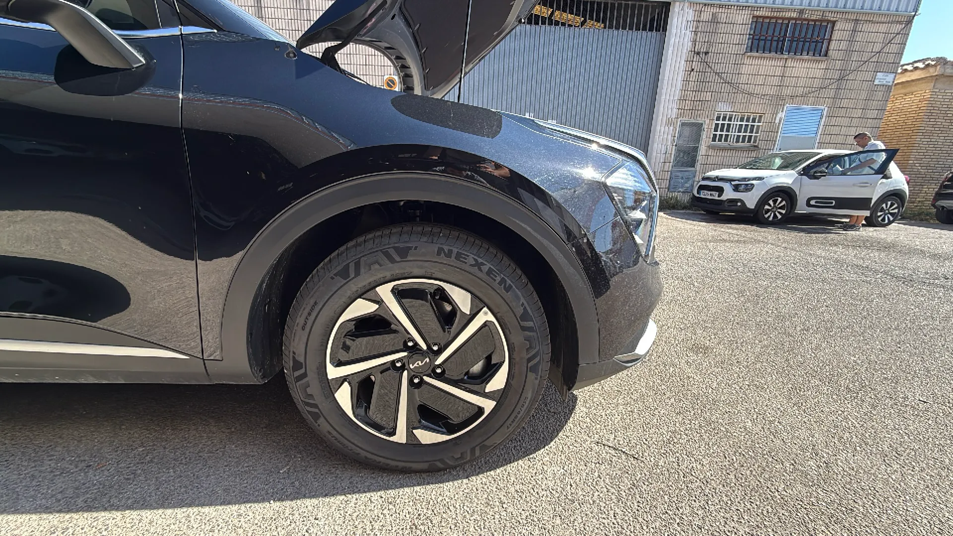 Kia Sportage 1.6 T-GDi HEV Drive 4x2 - foto 24