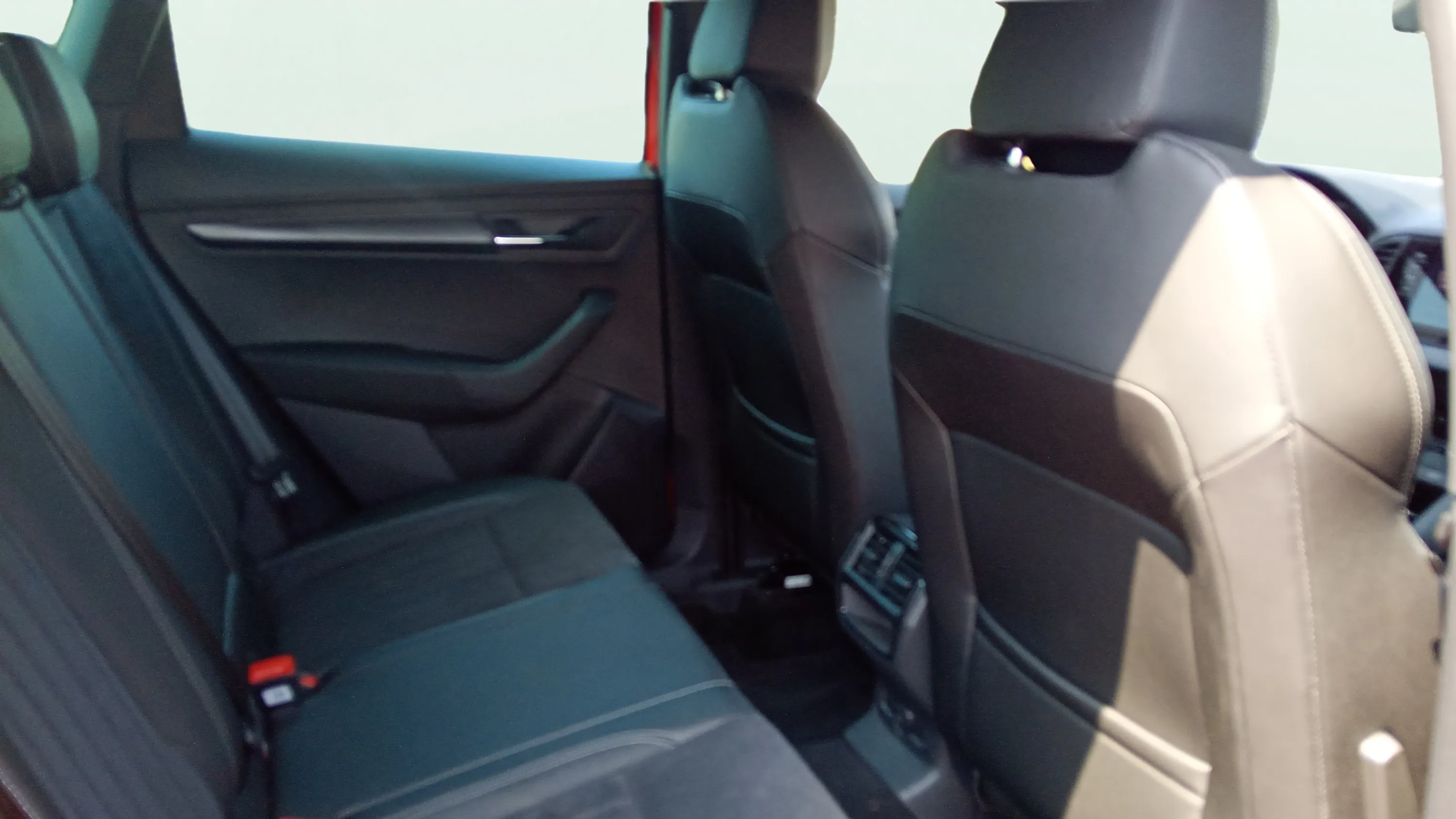 Škoda Karoq 2.0 TDI DSG Sportline - foto 22