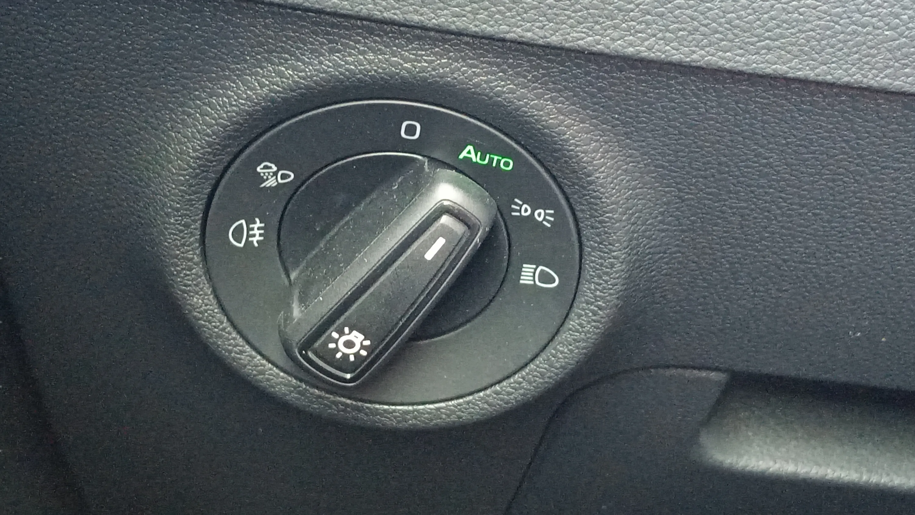 Škoda Karoq 2.0 TDI DSG Sportline - foto 19