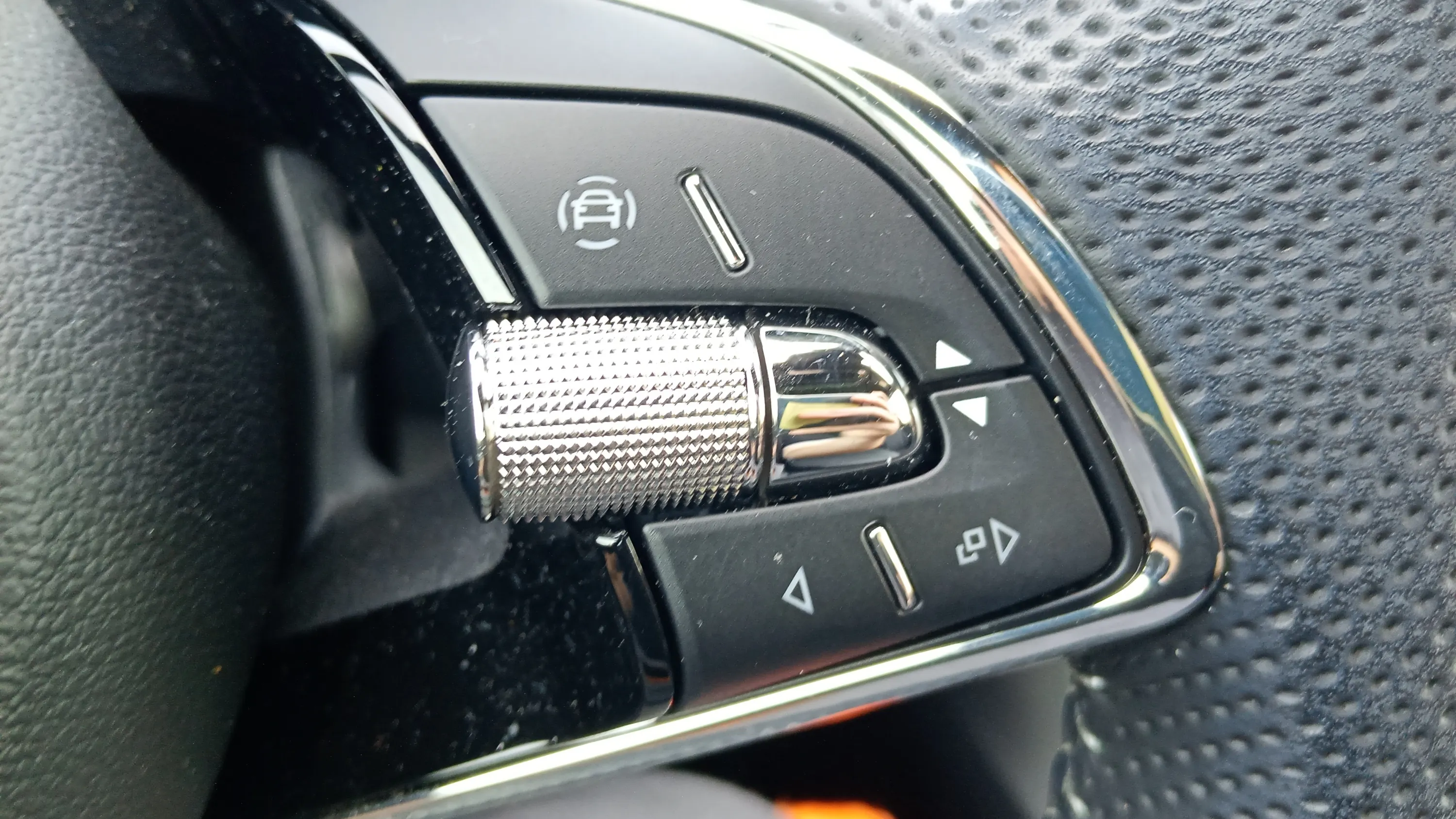 Škoda Karoq 2.0 TDI DSG Sportline - foto 17