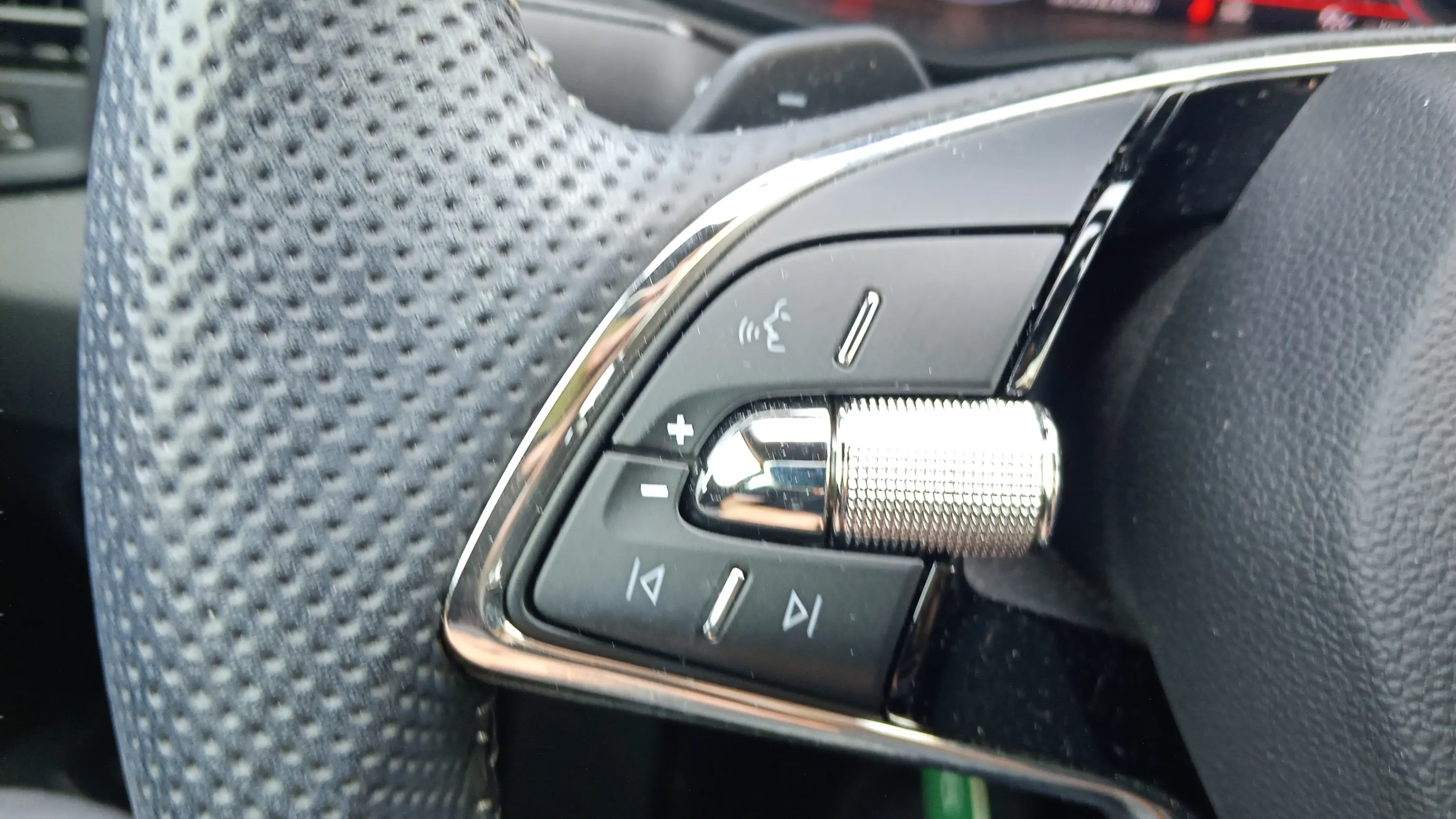 Škoda Karoq 2.0 TDI DSG Sportline - foto 18