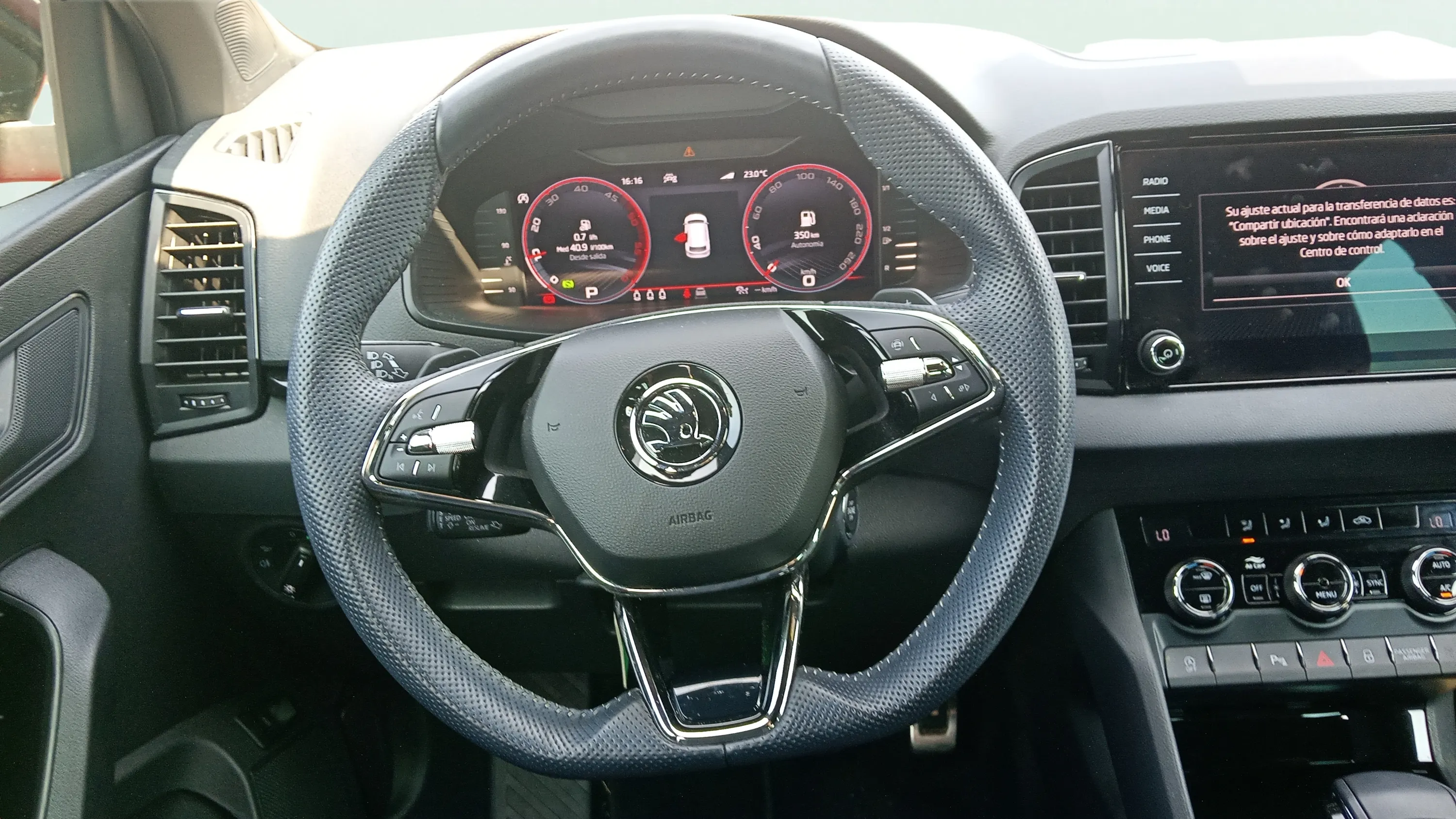 Škoda Karoq 2.0 TDI DSG Sportline - foto 12