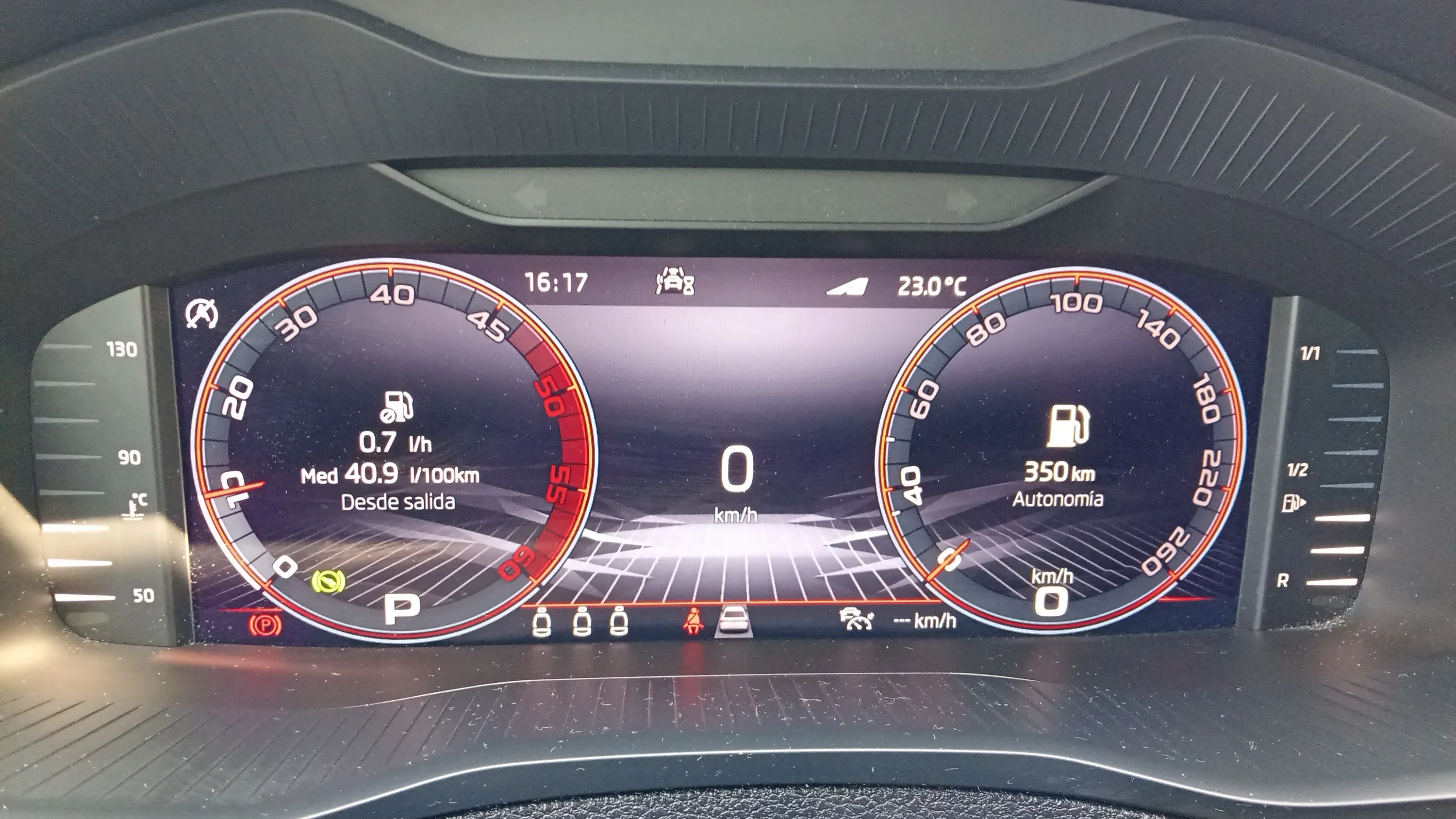 Škoda Karoq 2.0 TDI DSG Sportline - foto 13