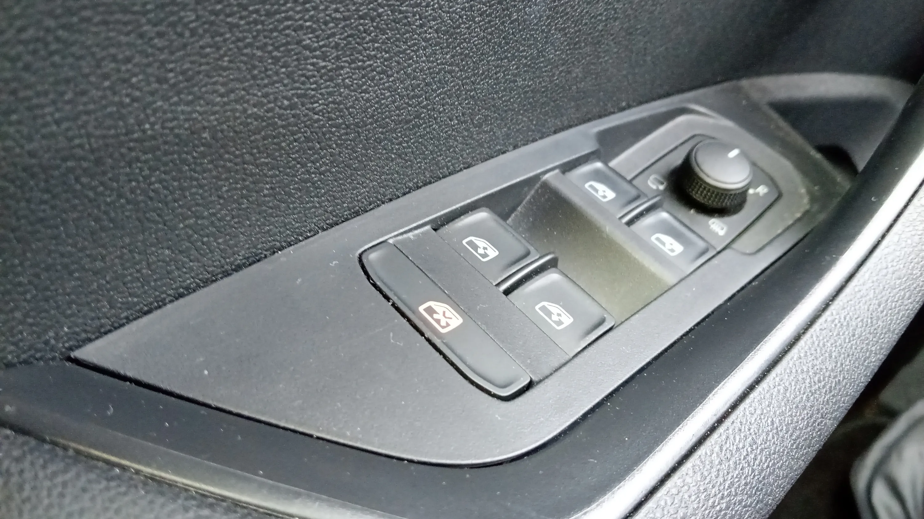 Škoda Karoq 2.0 TDI DSG Sportline - foto 20