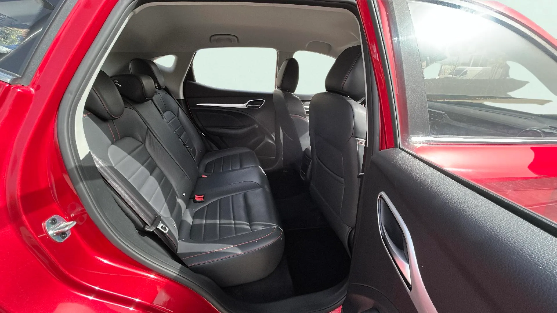 MG ZS 1.5 Luxury - foto 13