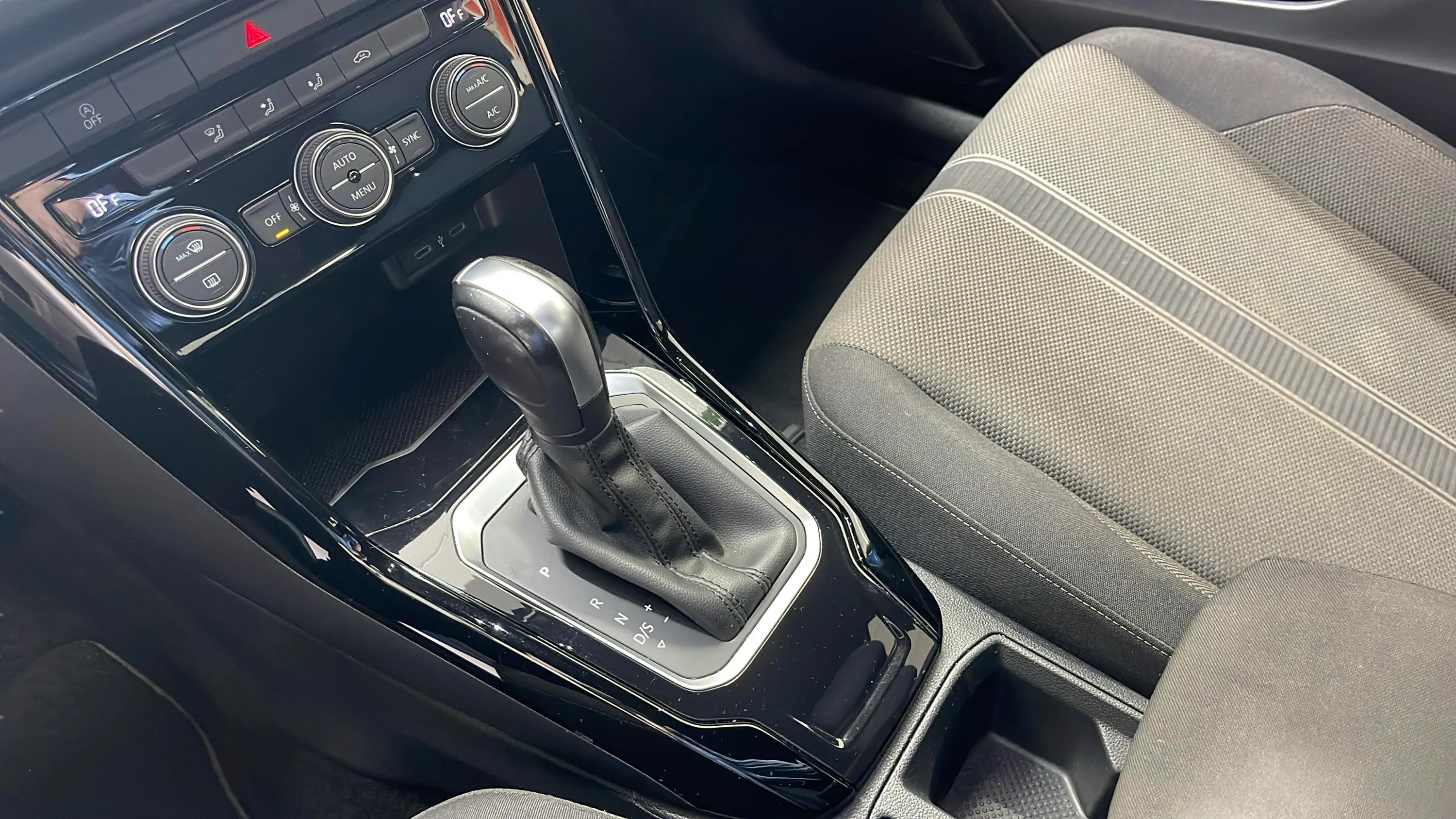 Volkswagen T-Roc Advance 1.5 TSI DSG - foto 14