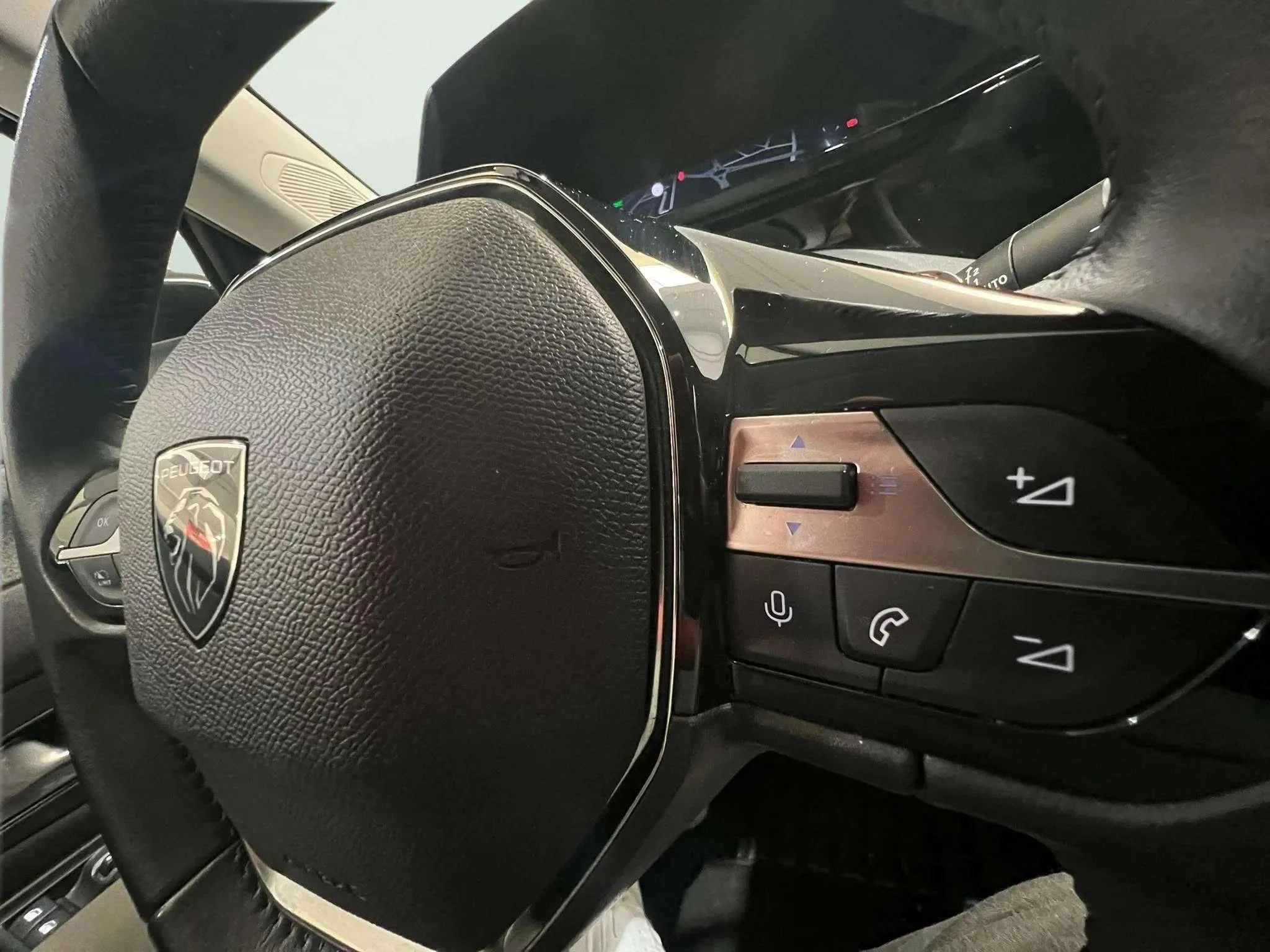 Peugeot 308 Allure BlueHDi 130 EAT8 - foto 9