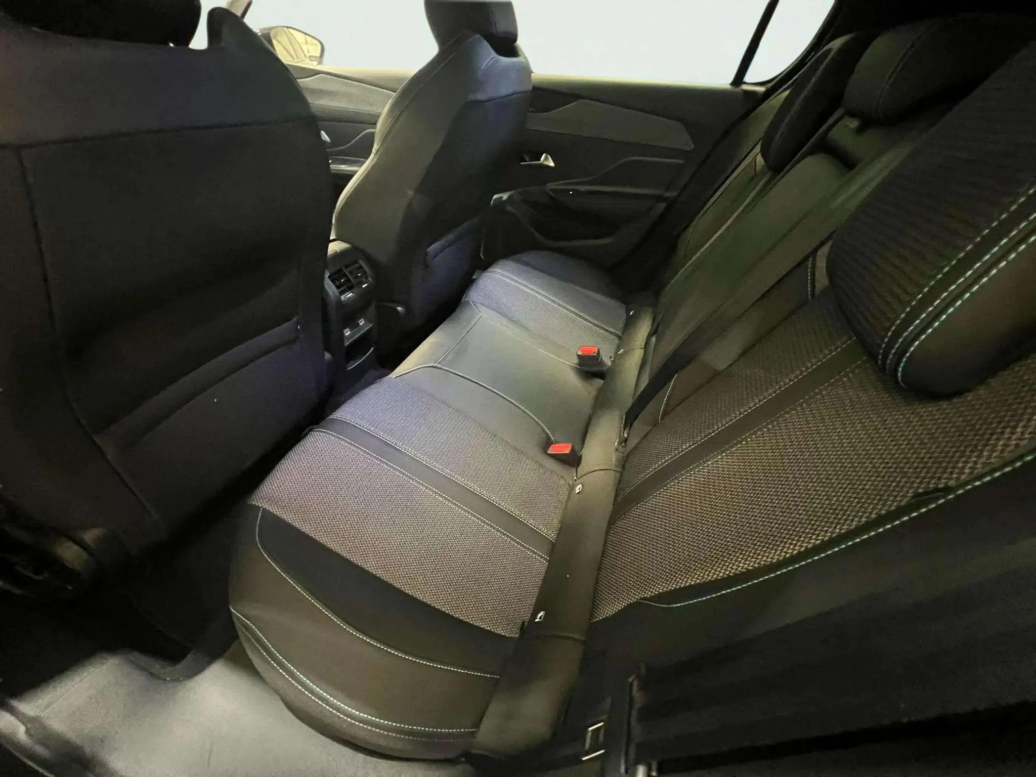 Peugeot 308 Allure BlueHDi 130 EAT8 - foto 16