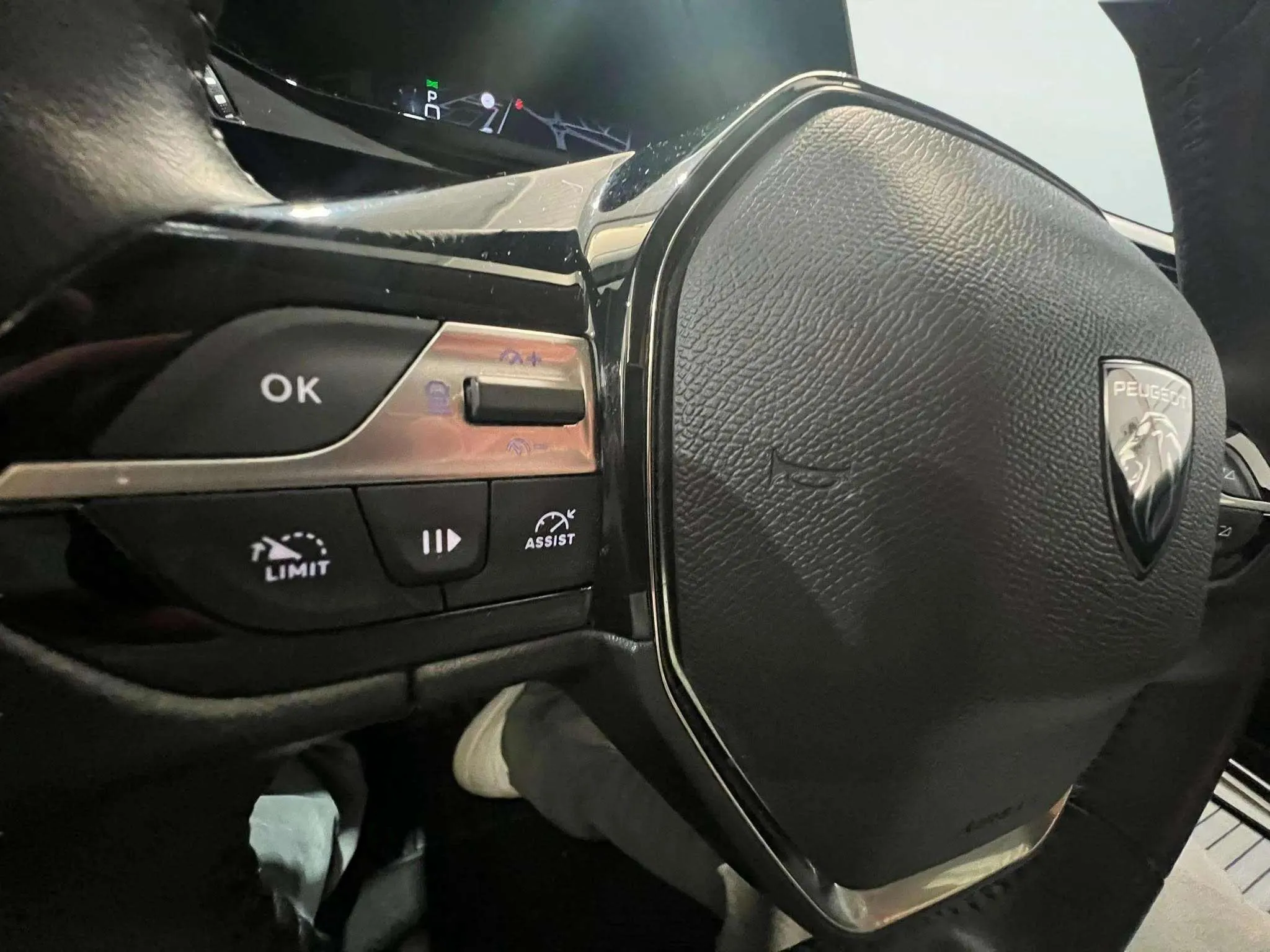 Peugeot 308 Allure BlueHDi 130 EAT8 - foto 11