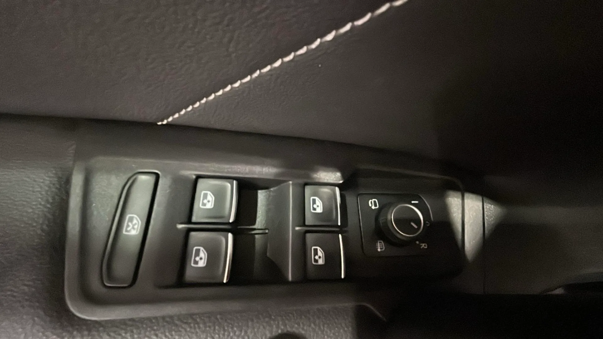 Volkswagen Tiguan Sport 2.0 TDI 4Motion DSG - foto 26