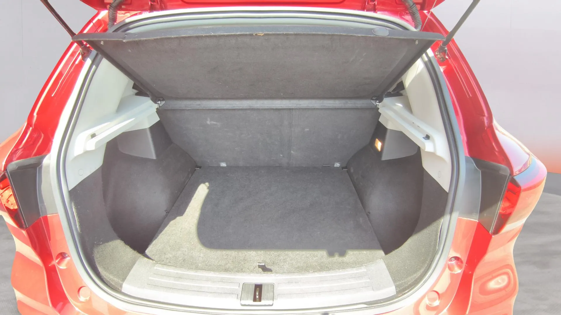 MG ZS 1.0T Luxury - foto 15