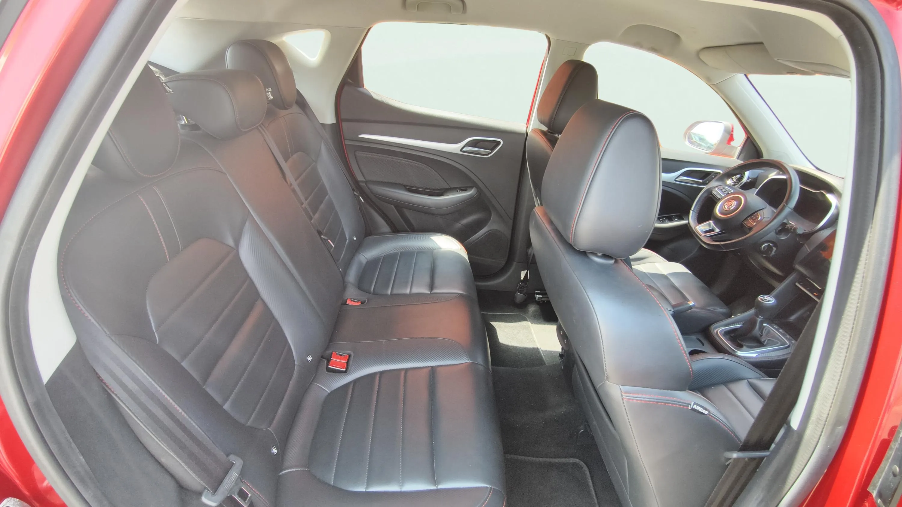 MG ZS 1.0T Luxury - foto 13