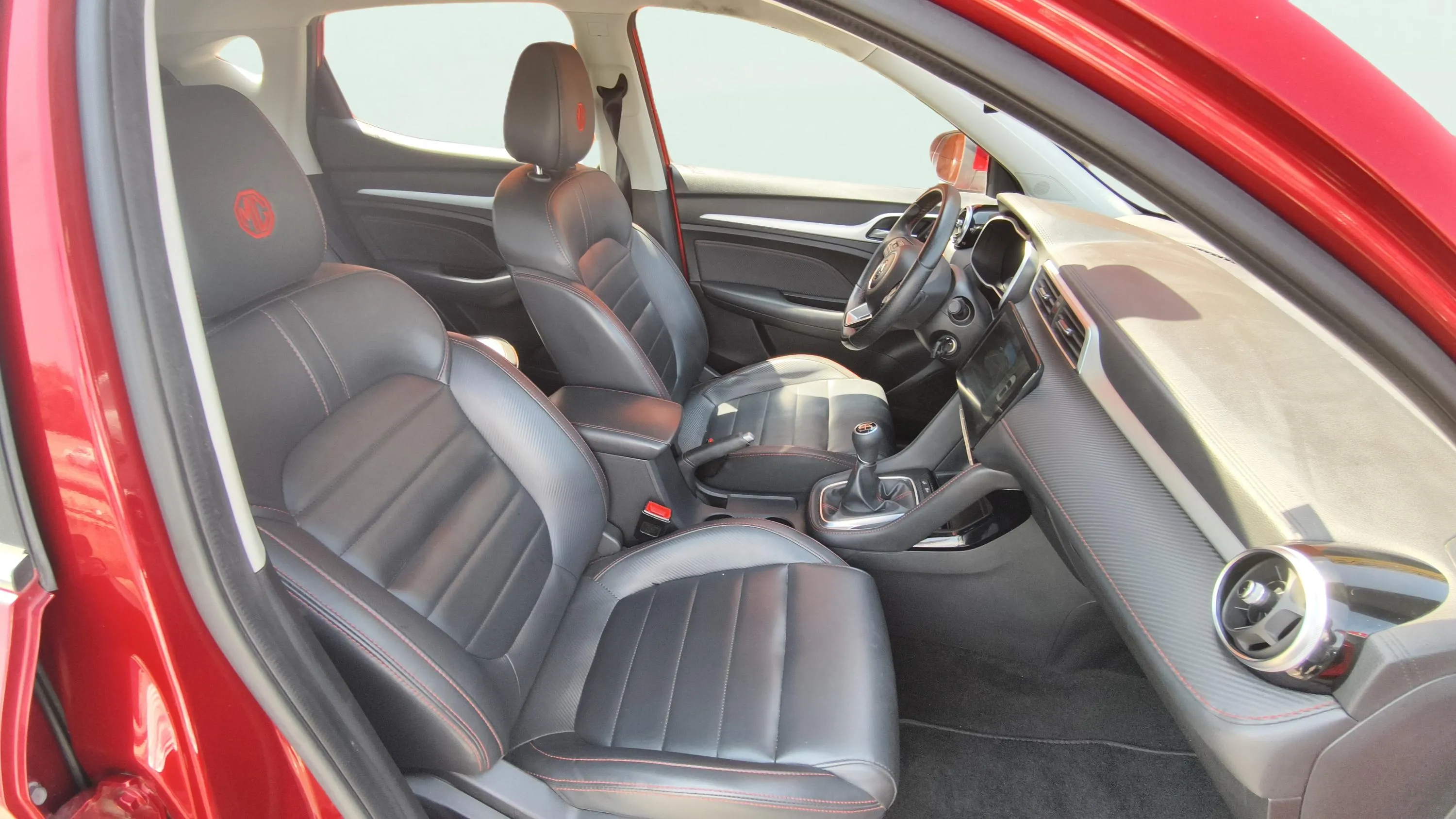 MG ZS 1.0T Luxury - foto 12