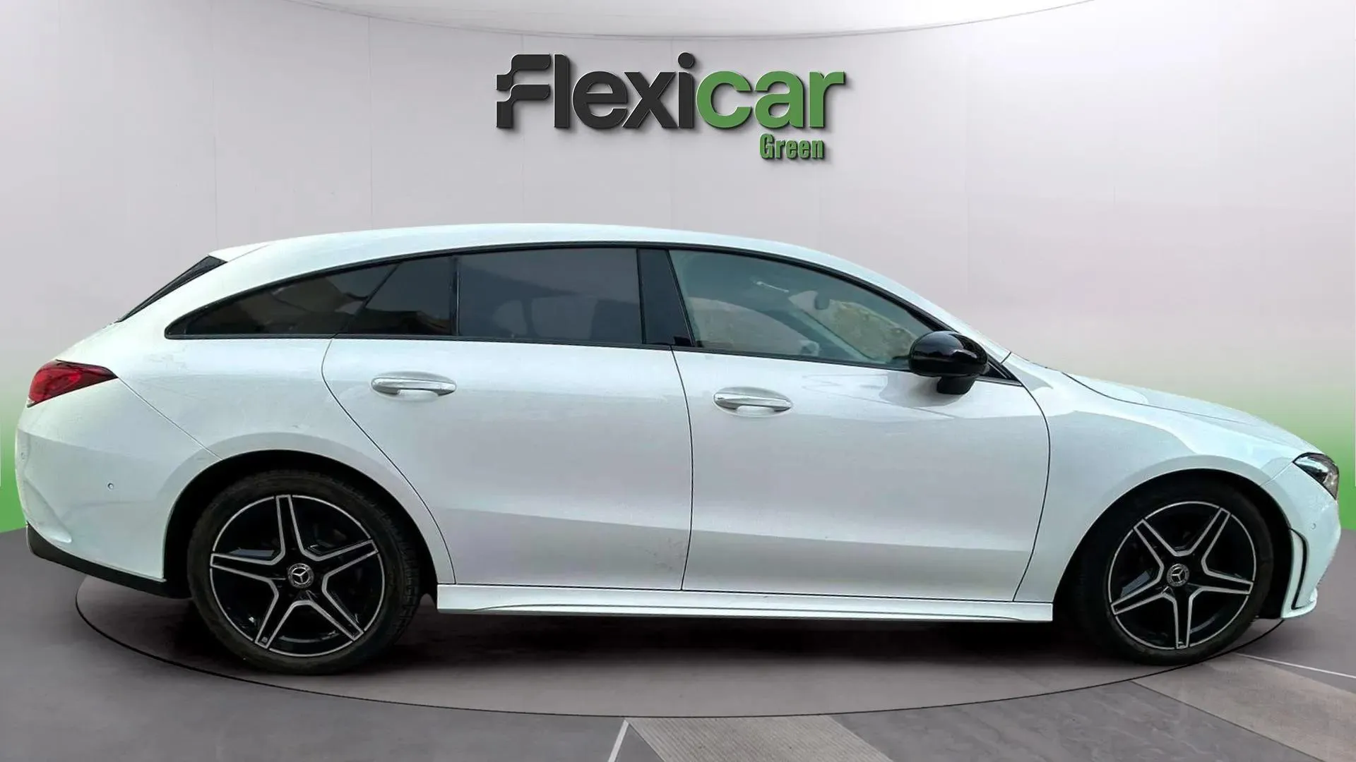 Mercedes-Benz CLA 180 Shooting Brake - foto 8