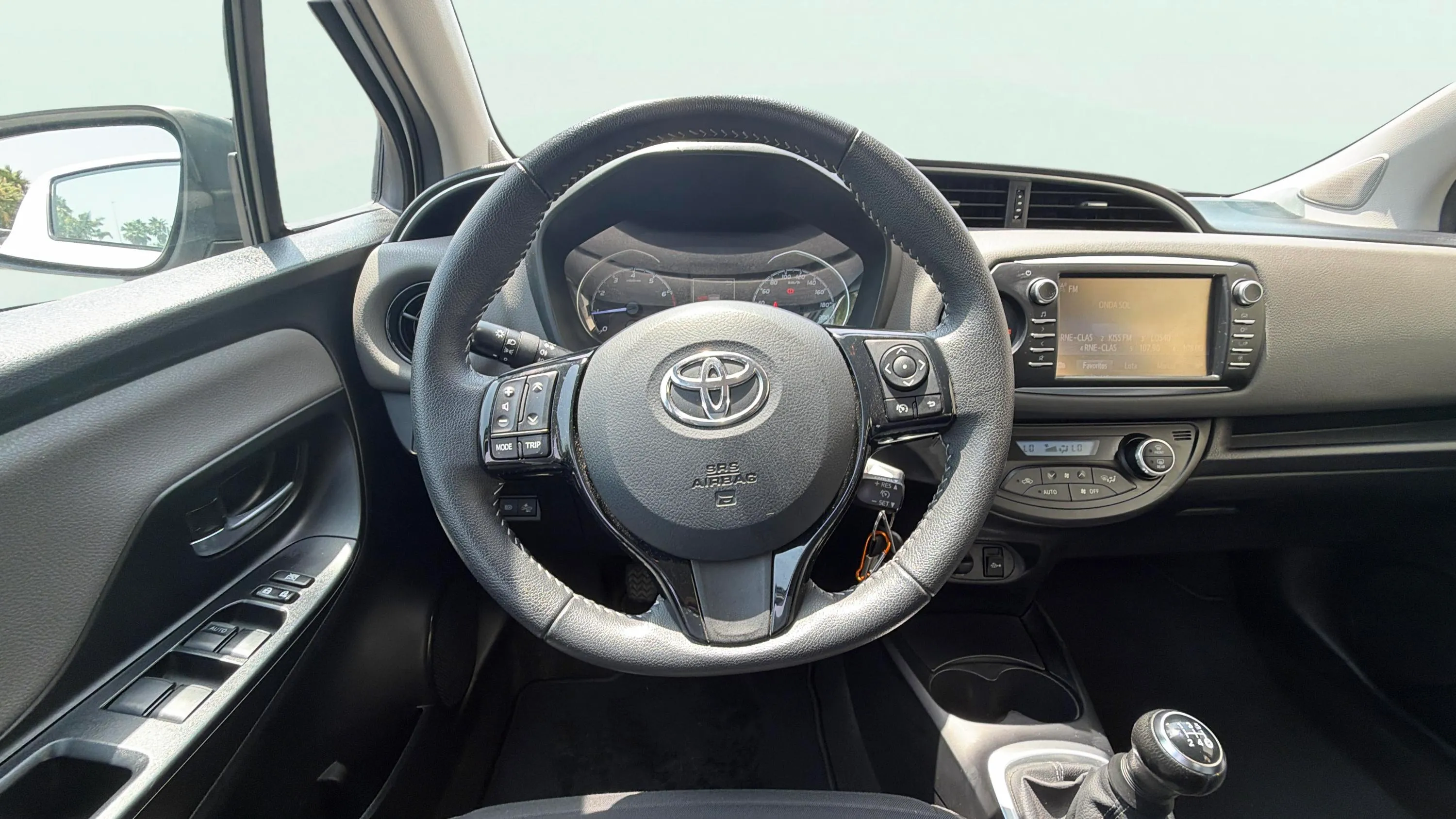 Toyota Yaris 1.0 70 Active - foto 14