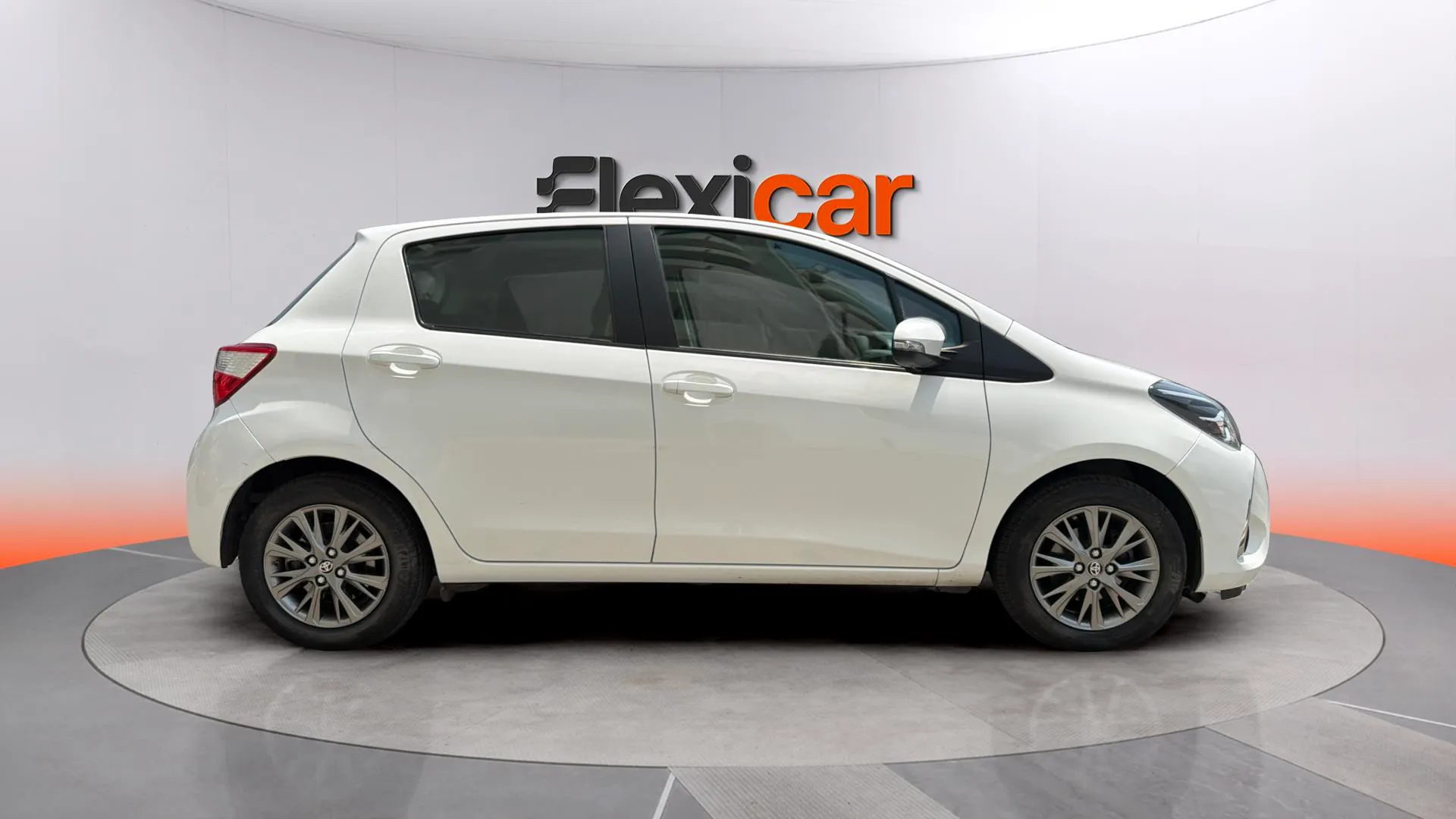Toyota Yaris 1.0 70 Active - foto 8
