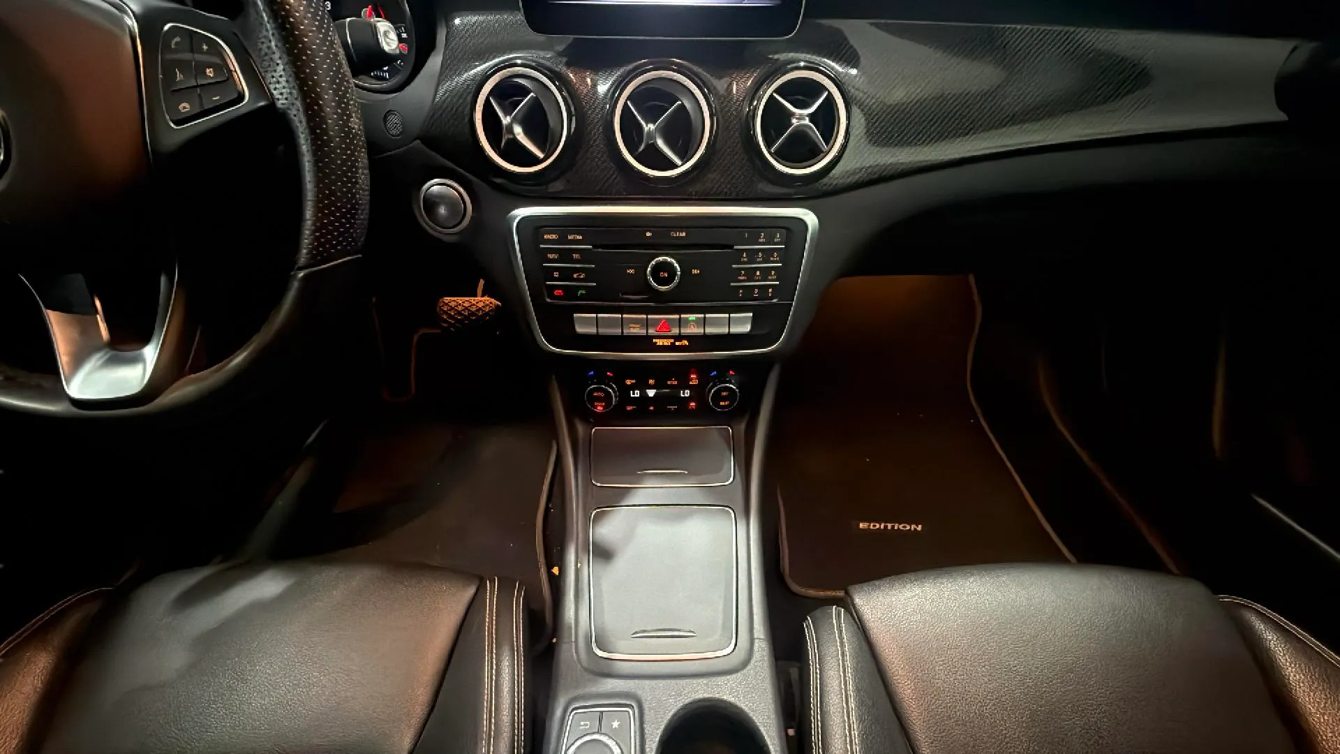 Mercedes-Benz GLA 180 - foto 17