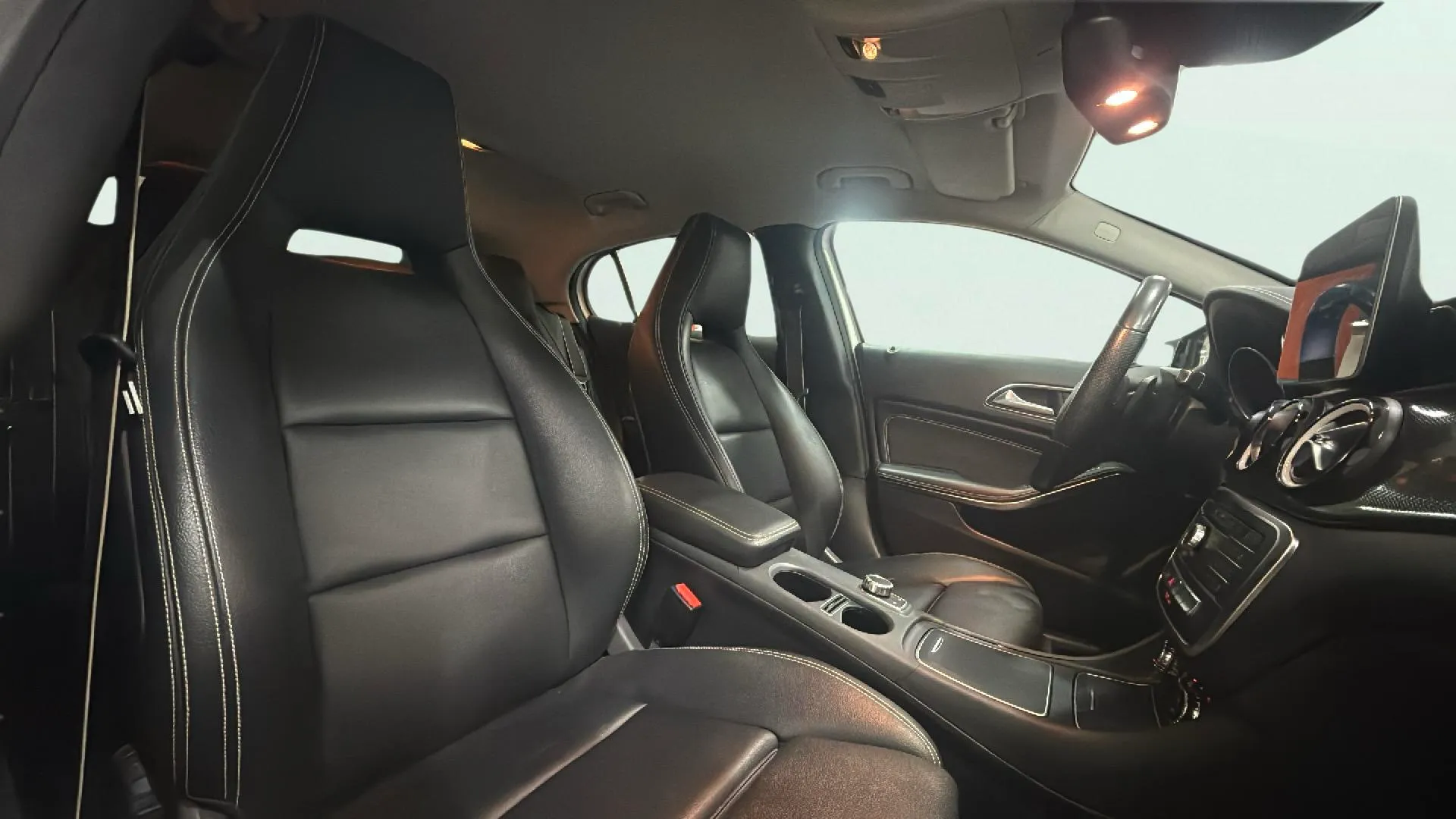 Mercedes-Benz GLA 180 - foto 11