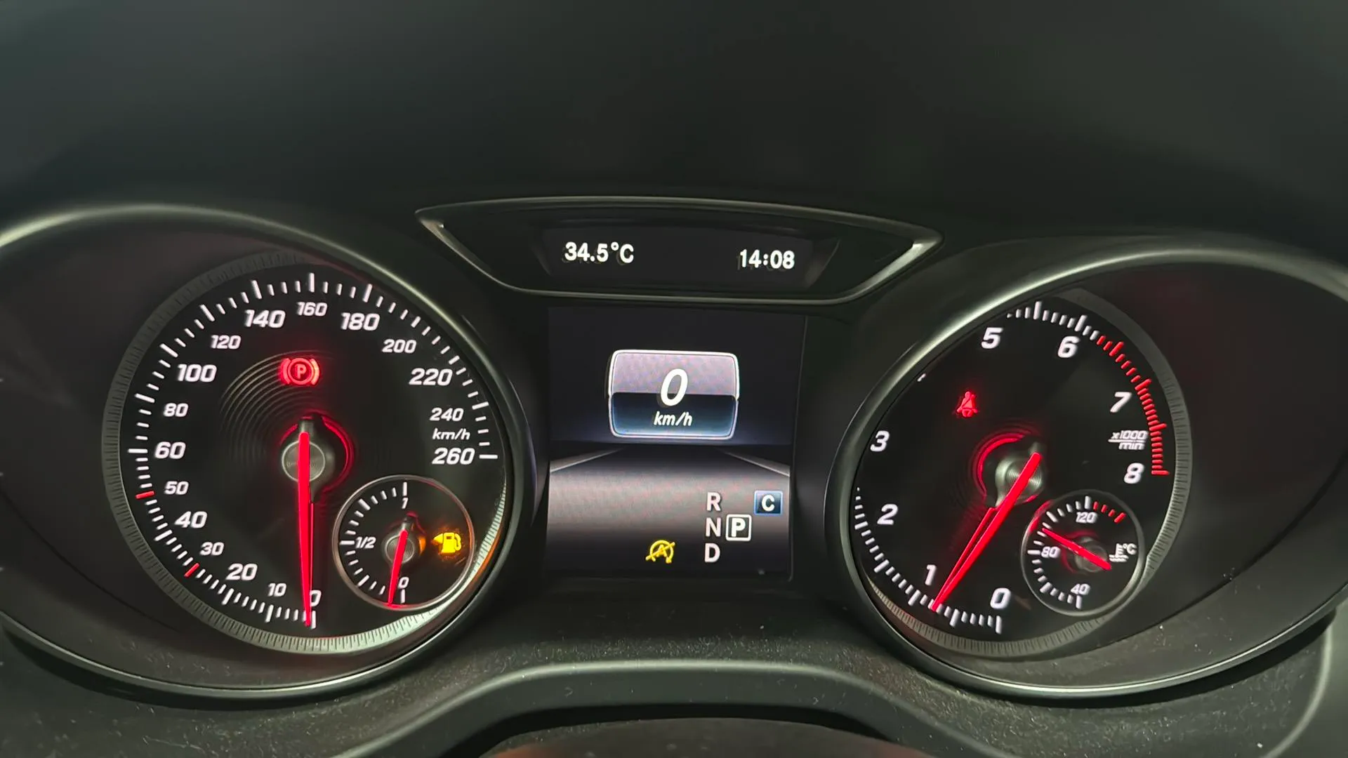 Mercedes-Benz GLA 180 - foto 16