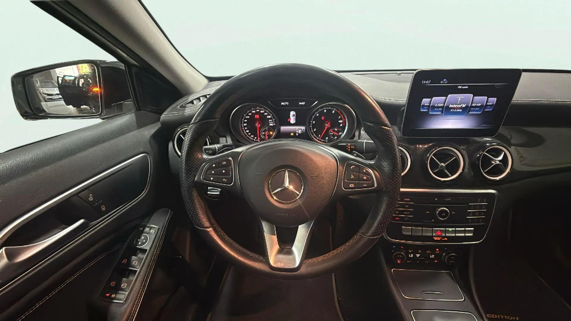 Mercedes-Benz GLA 180 - foto 15
