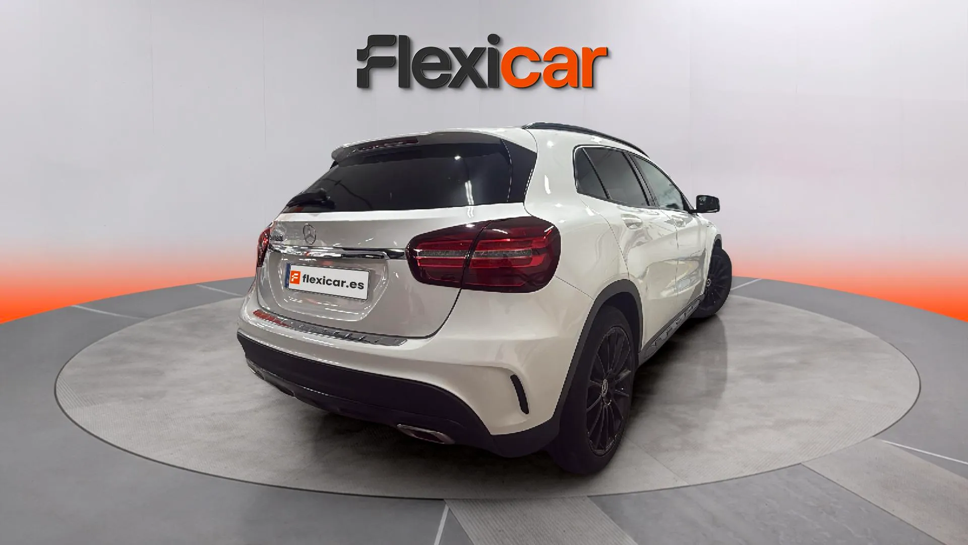 Mercedes-Benz GLA 180 - foto 7