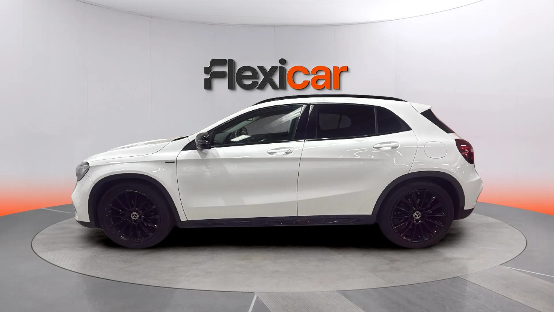 Mercedes-Benz GLA 180 - foto 4