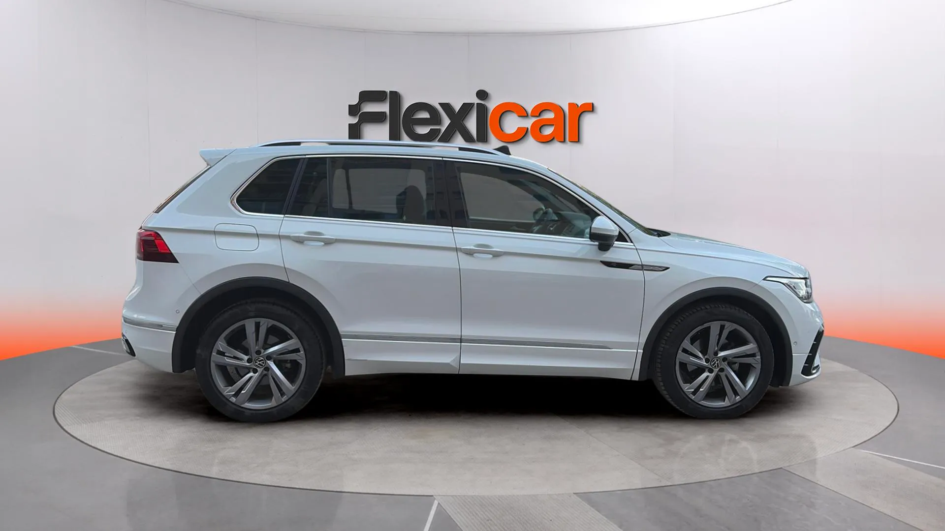 Volkswagen Tiguan R-Line 2.0 TDI DSG - foto 8