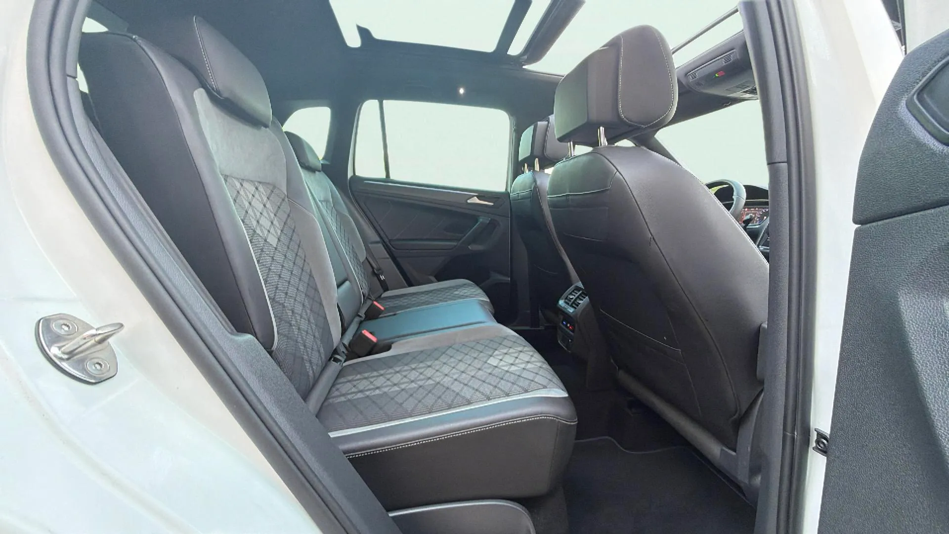 Volkswagen Tiguan R-Line 2.0 TDI DSG - foto 13
