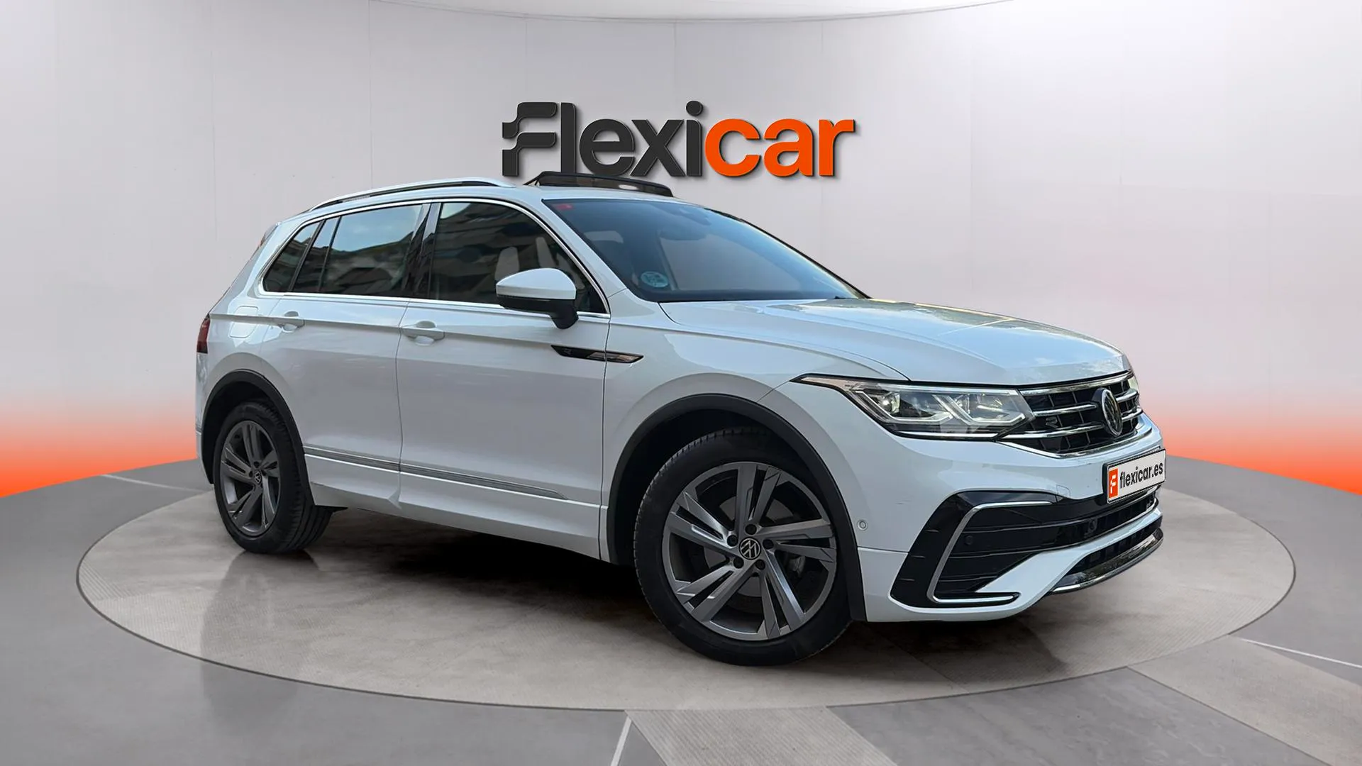 Volkswagen Tiguan R-Line 2.0 TDI DSG - foto 1