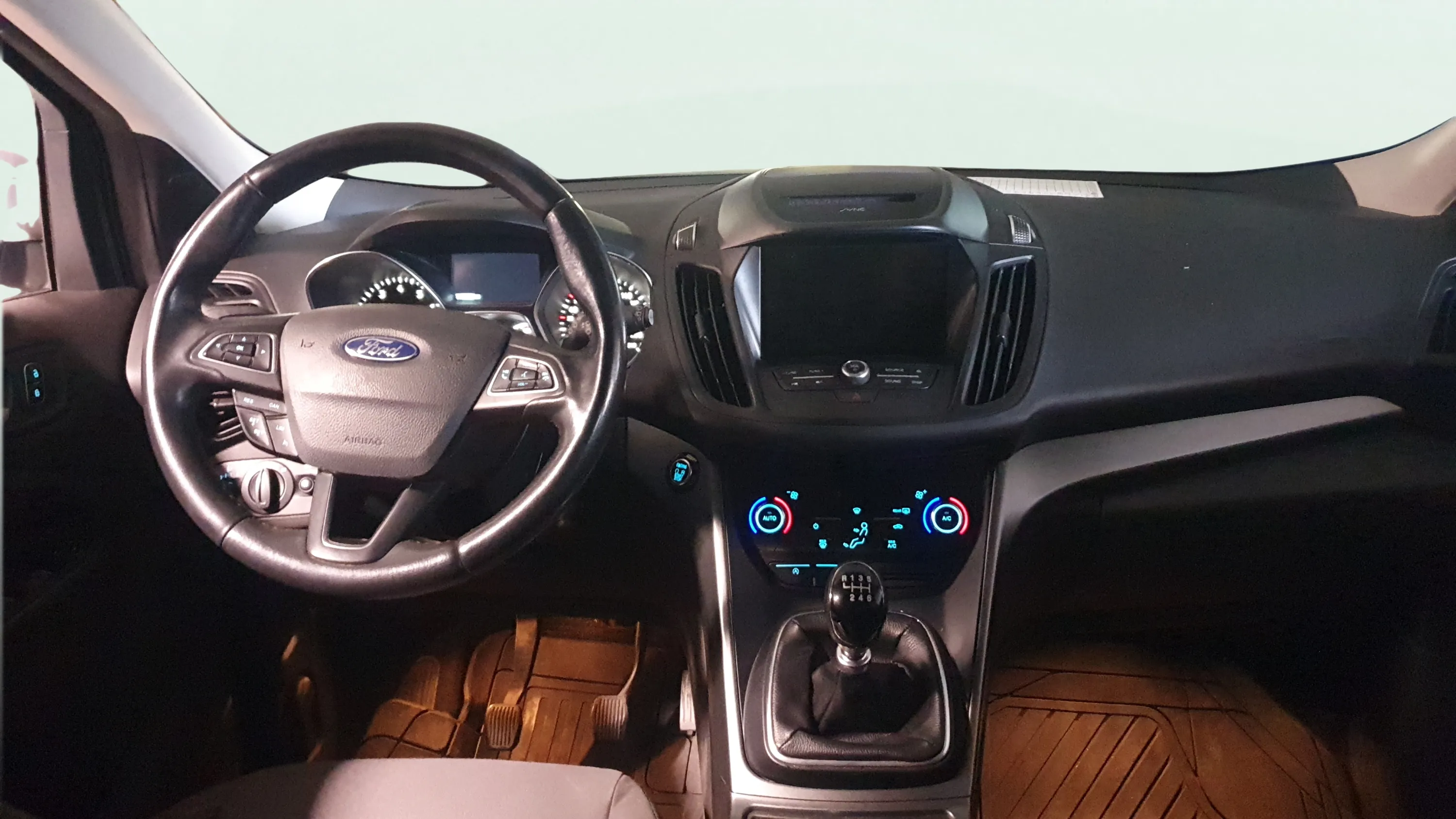 Ford Kuga 1.5 EcoBoost 4x2 Titanium - foto 5