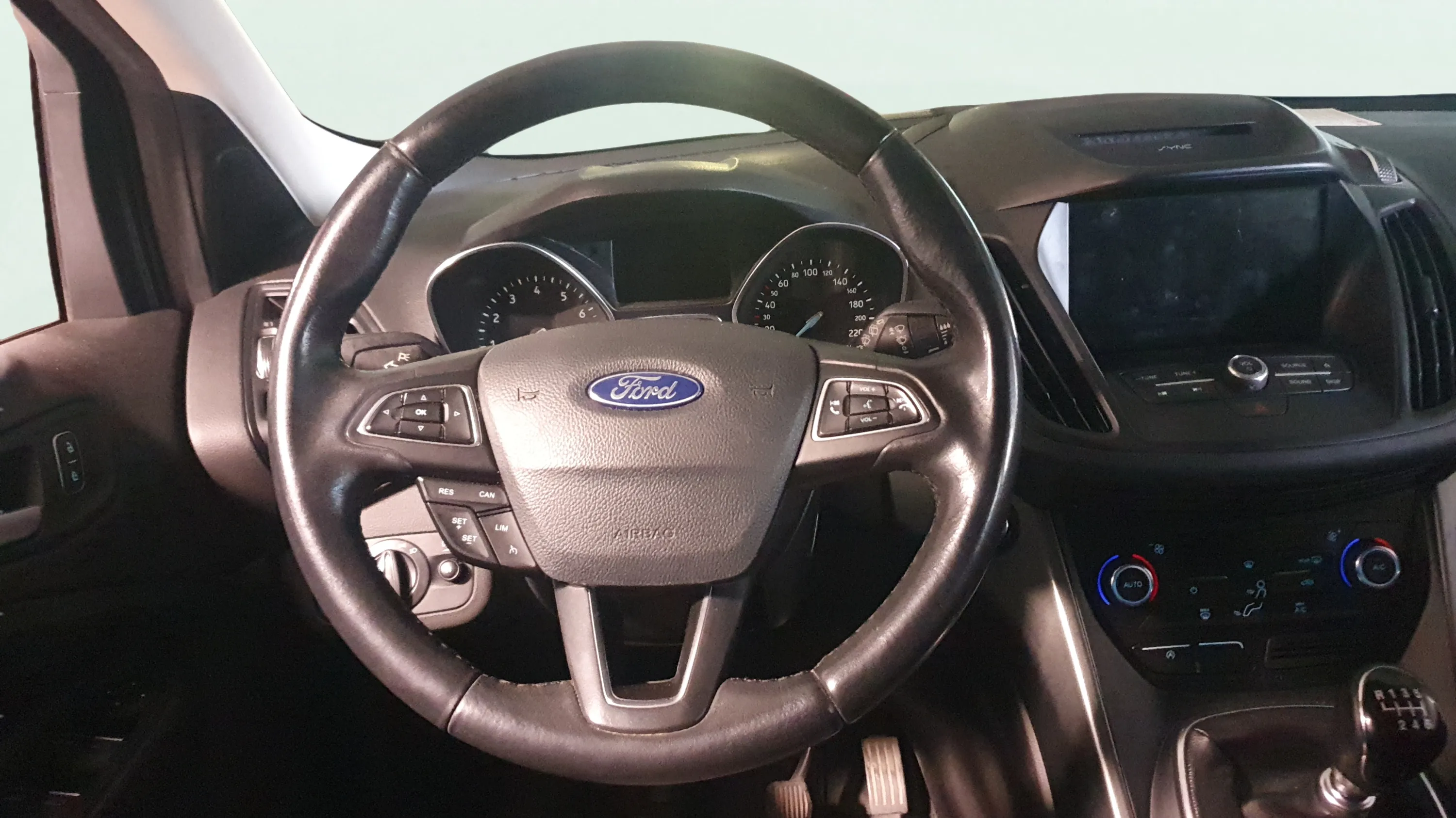 Ford Kuga 1.5 EcoBoost 4x2 Titanium - foto 7